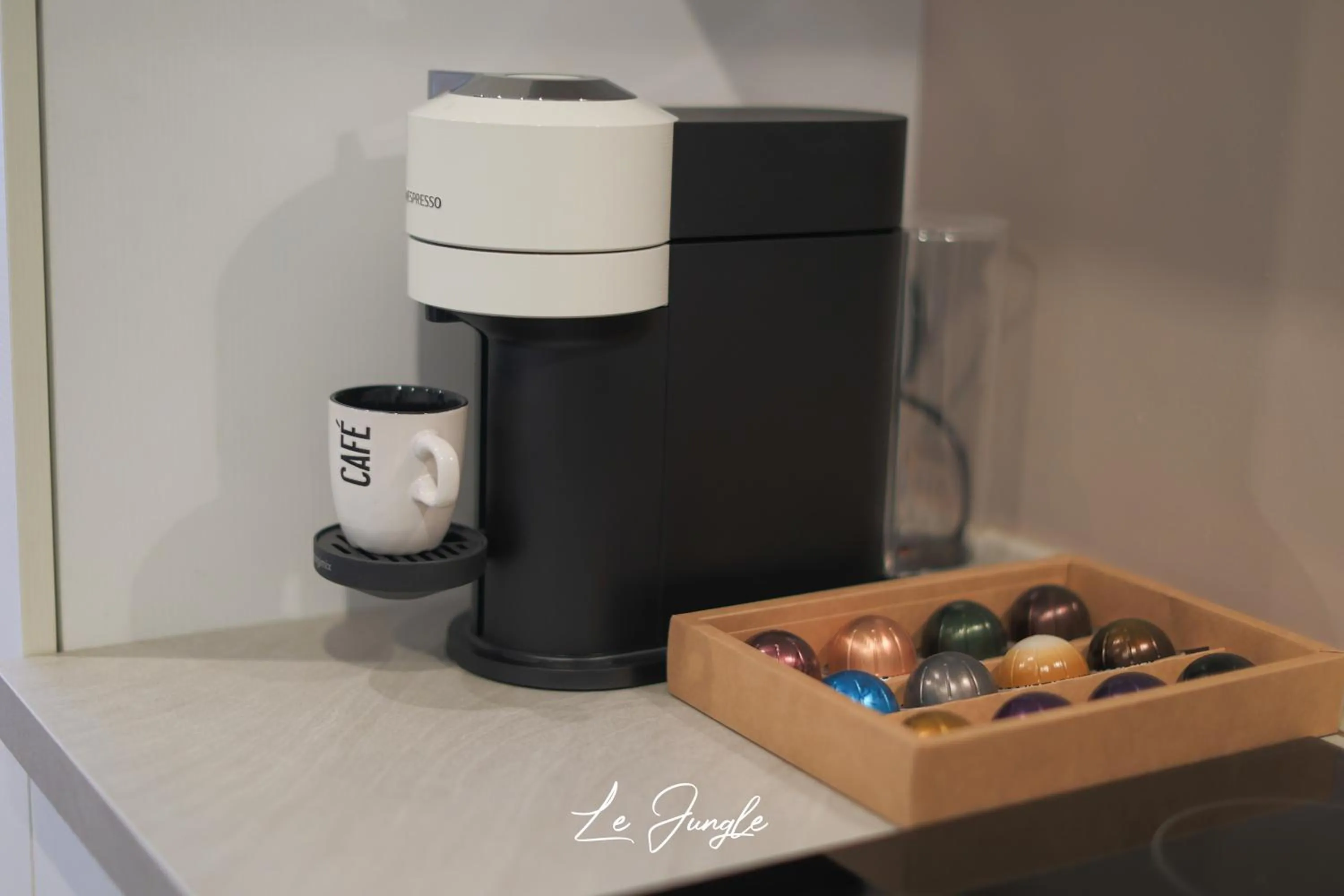 Coffee/tea facilities in LE JUNGLE 5 étoiles / Netflix et services