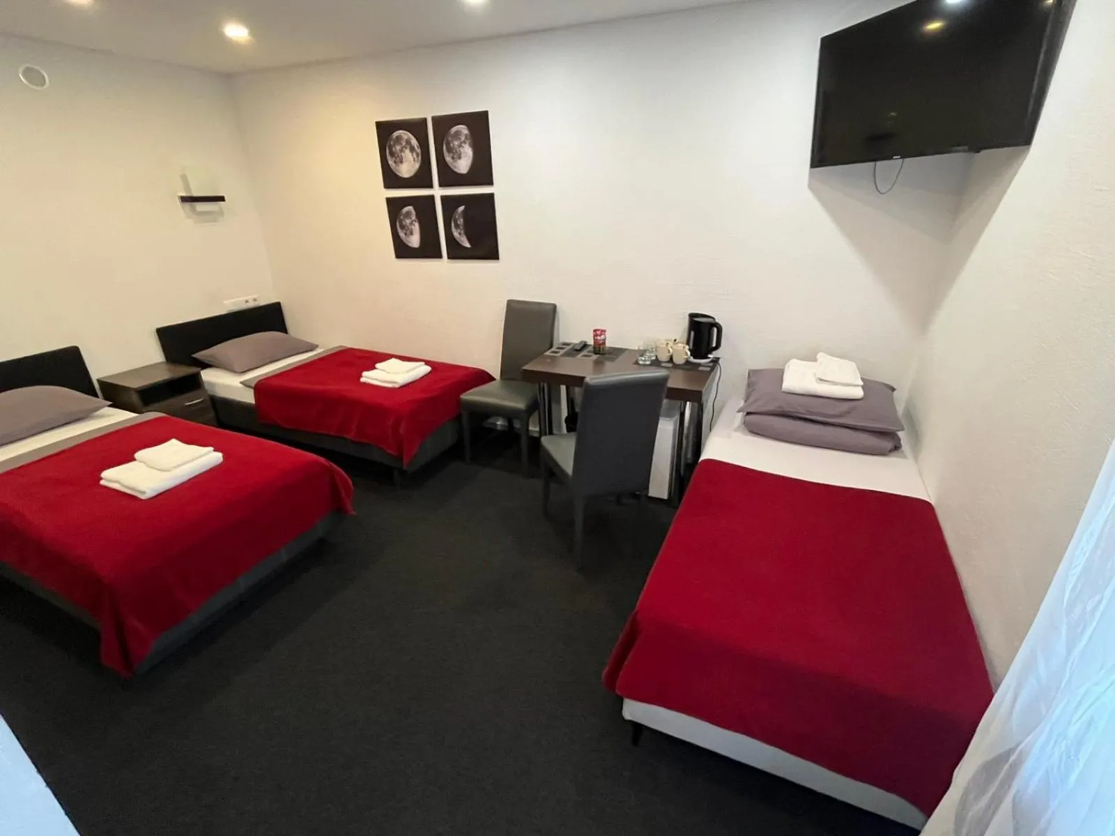 Bed in KALIDA Rooms for rent