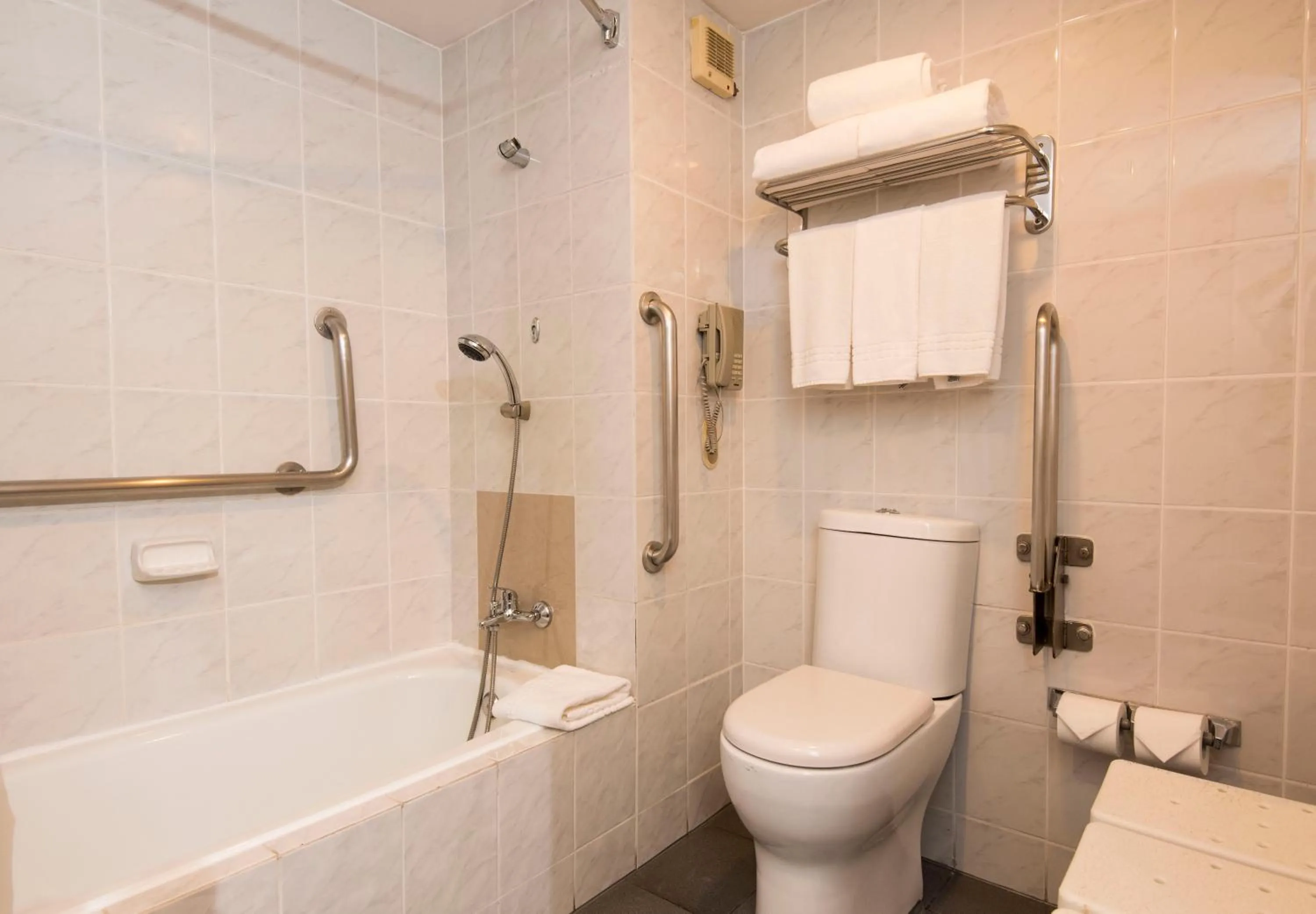 Bathroom in Holiday Inn Express - Antofagasta by IHG