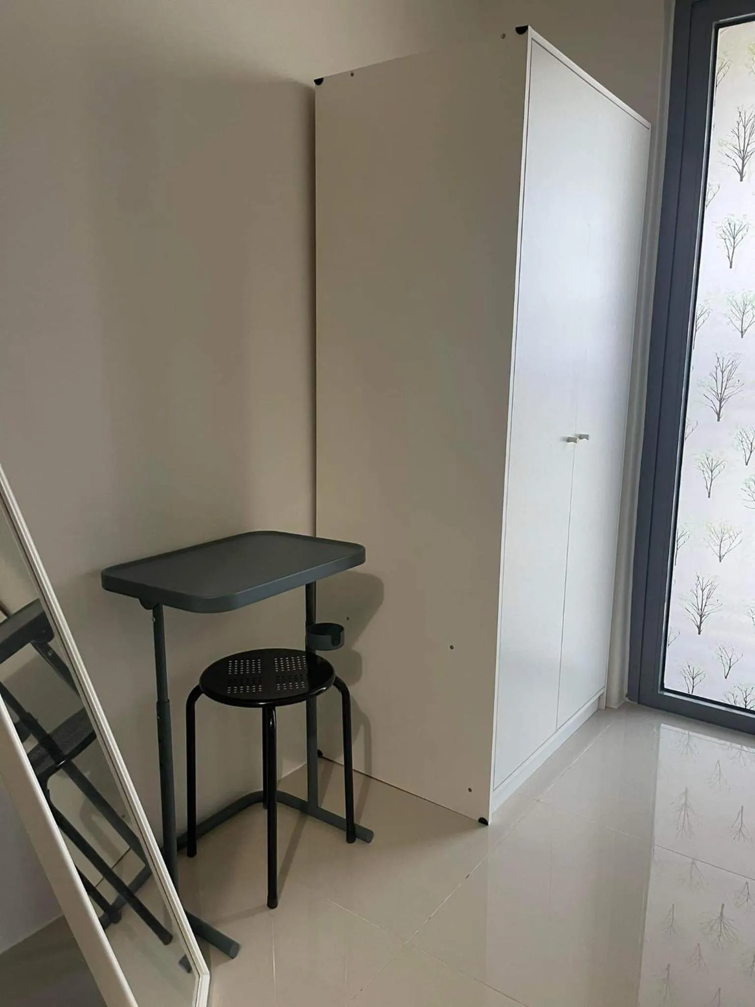 hair dresser in Staycation Mandaluyong Fame residences greenfield district by darpm