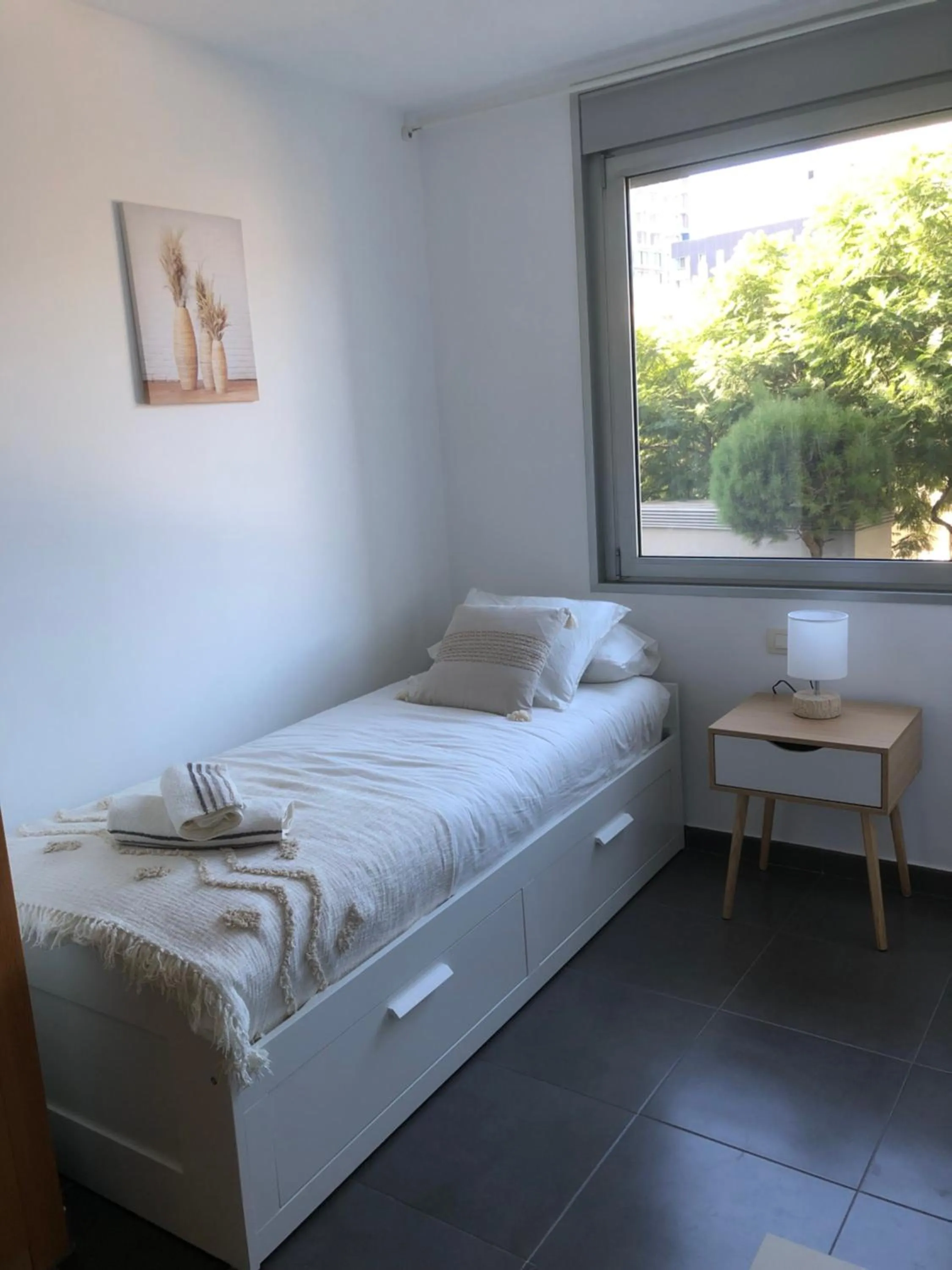 Bedroom, Bed in Standing Apartment Barcelona Forum