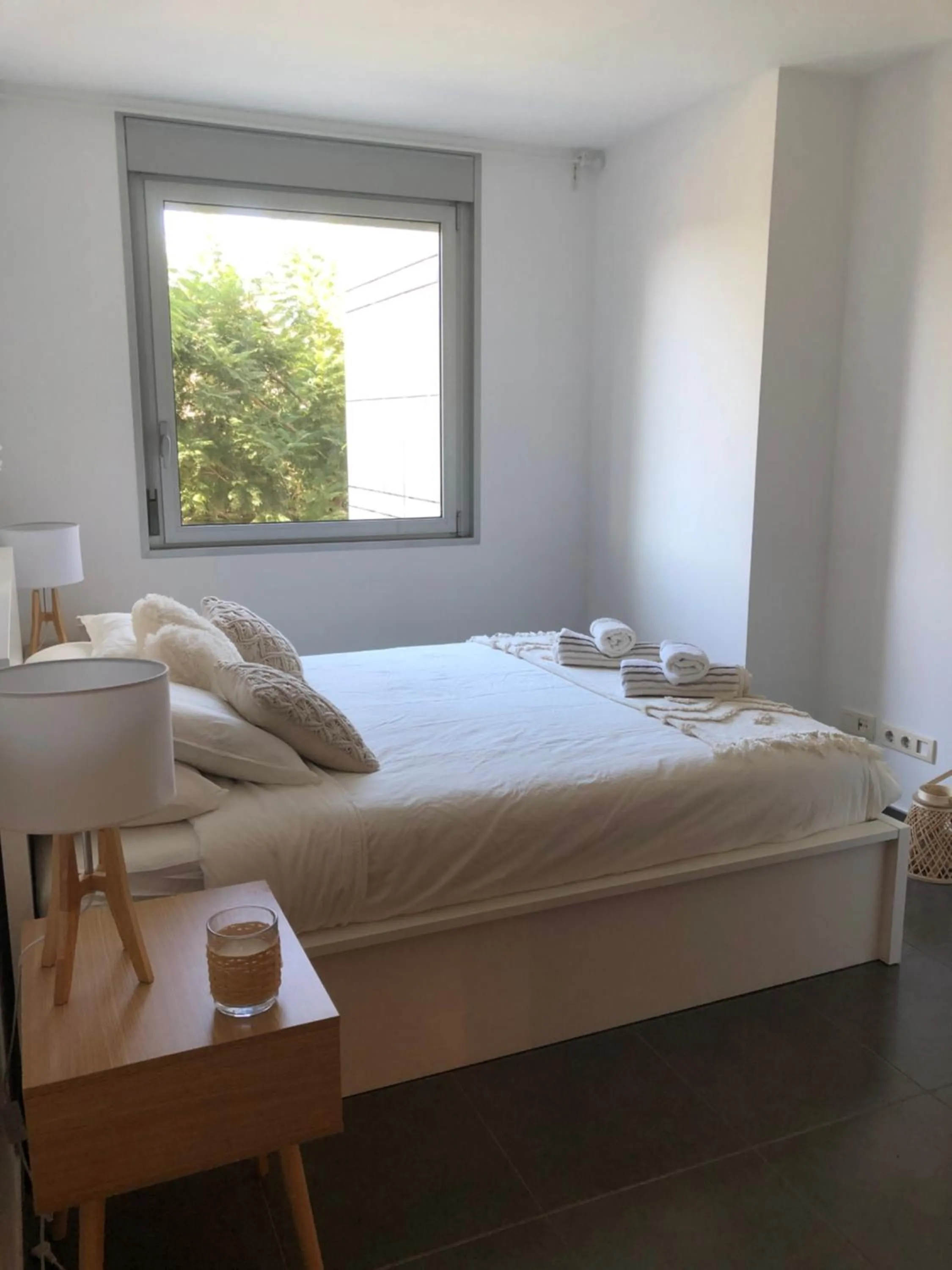 Bedroom, Bed in Standing Apartment Barcelona Forum