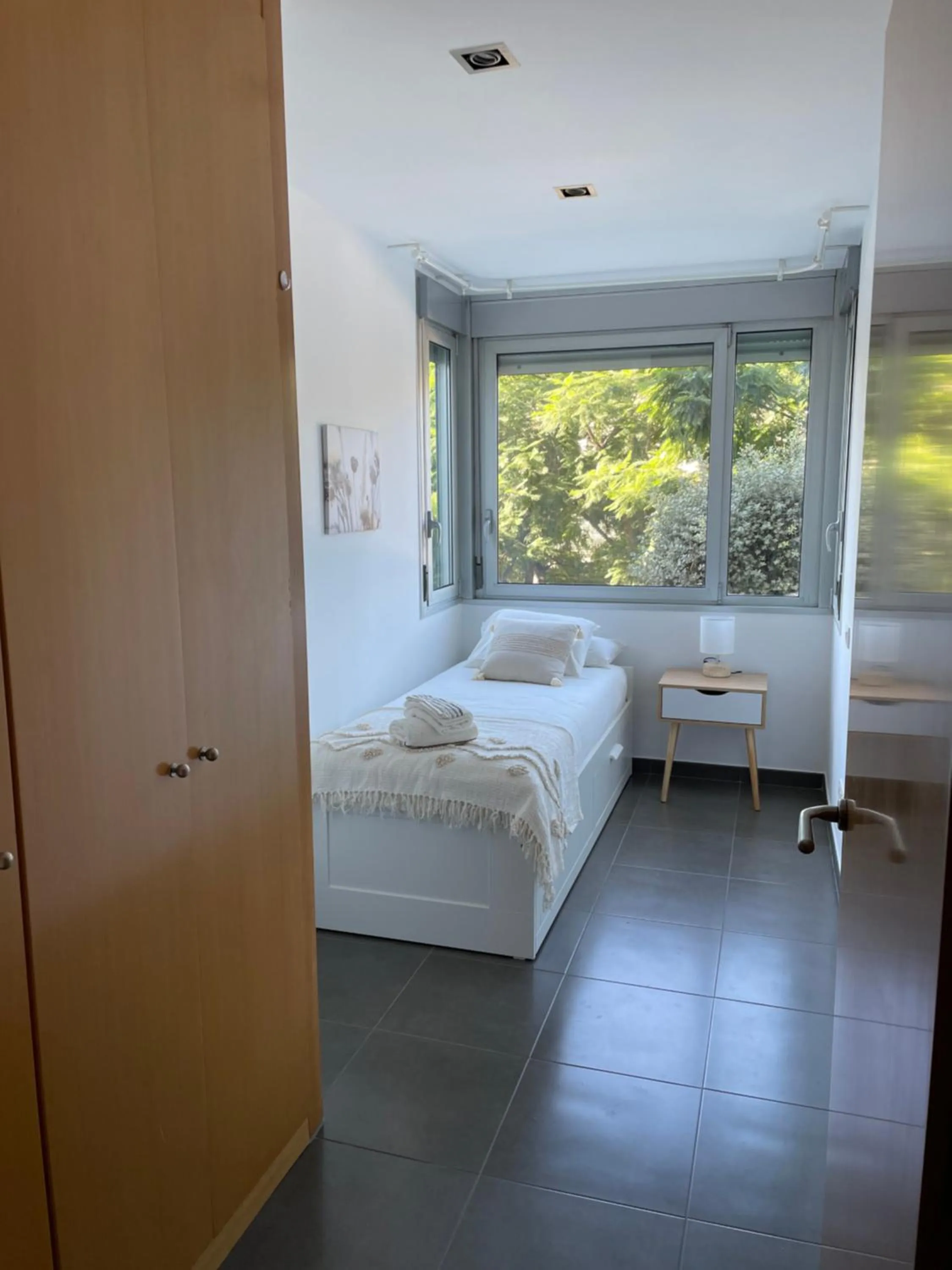 Bedroom, Bed in Standing Apartment Barcelona Forum