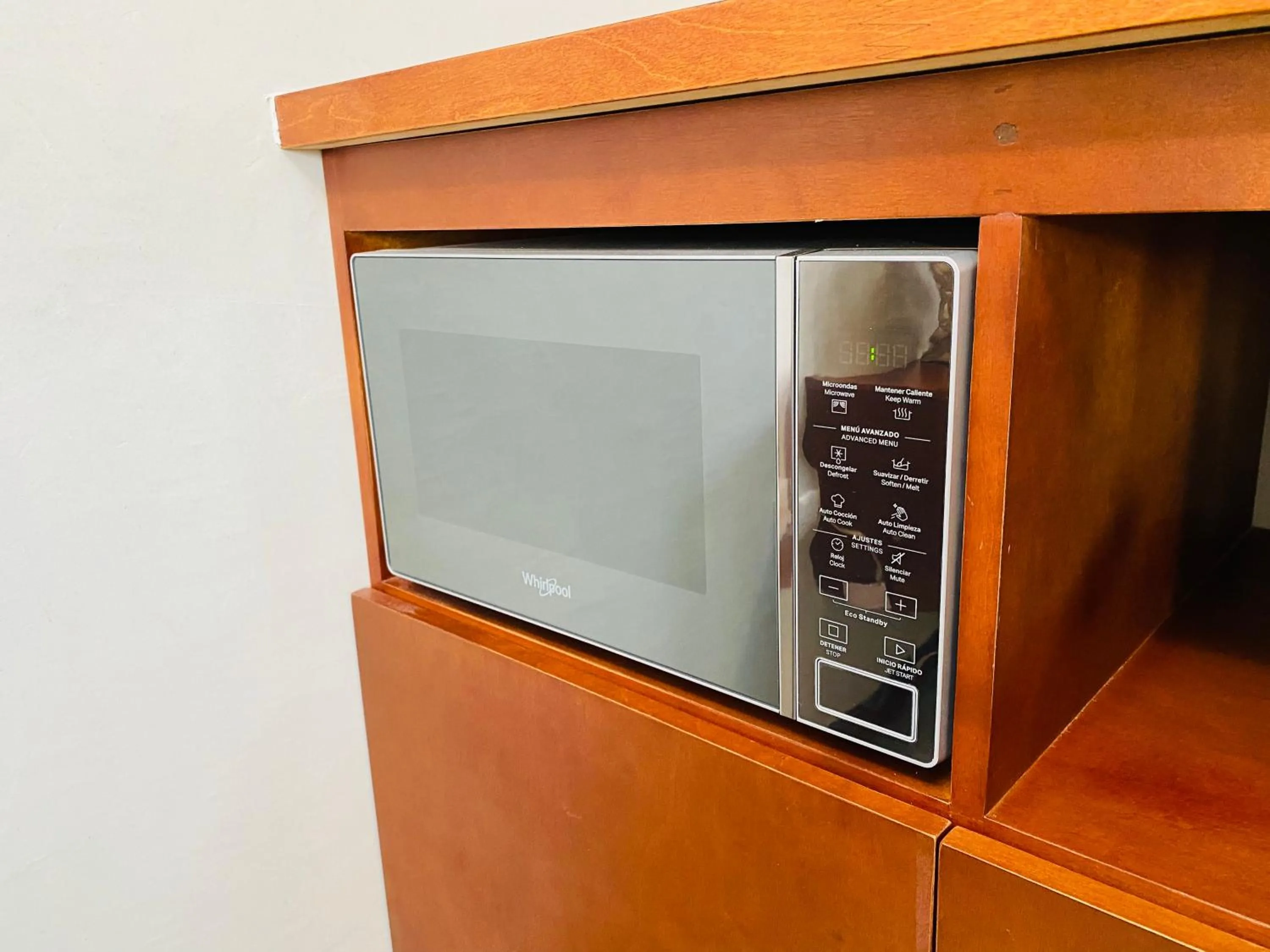 microwave in Sarab Hotel