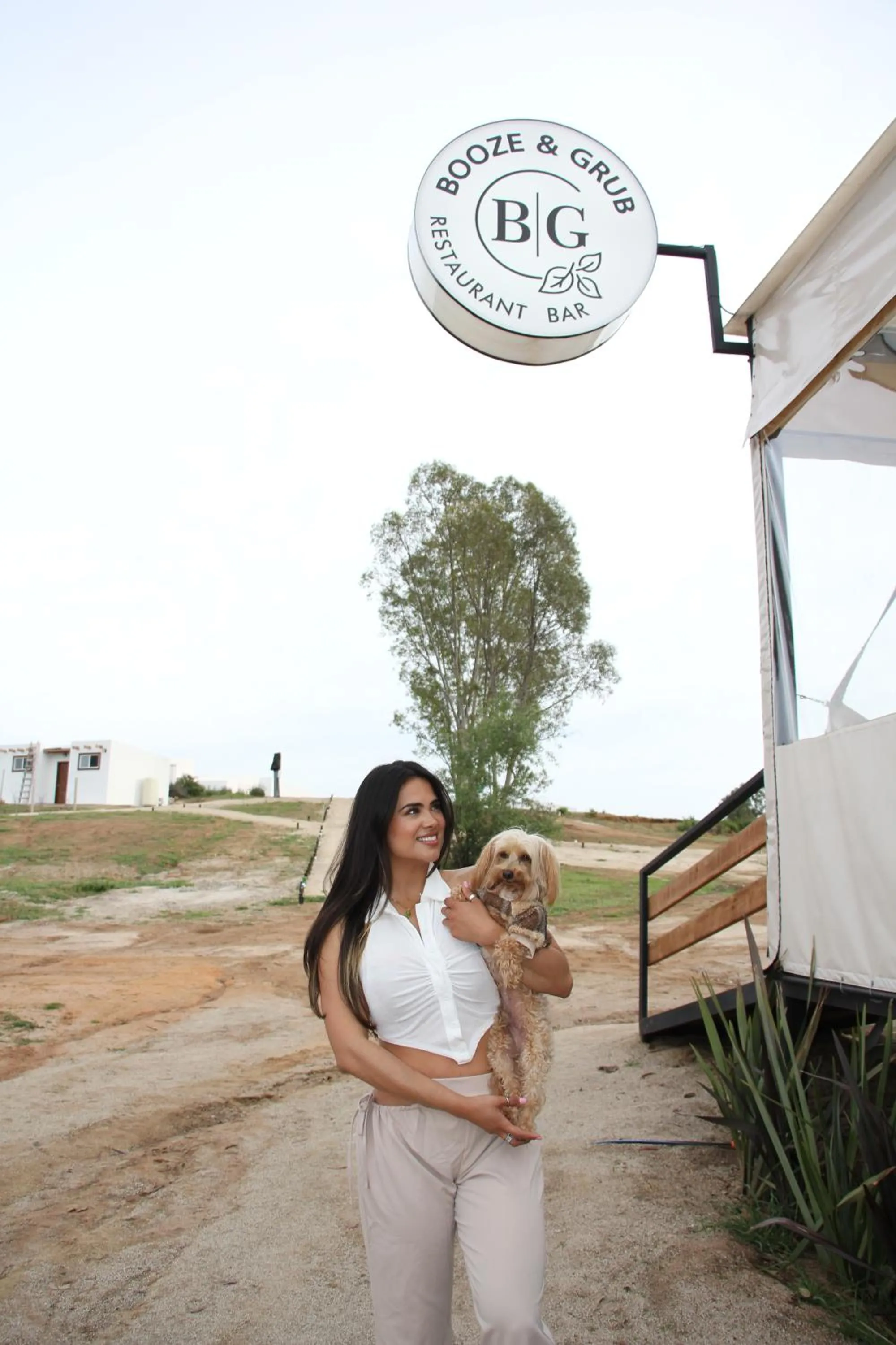 Restaurant/places to eat in Sarab Hotel