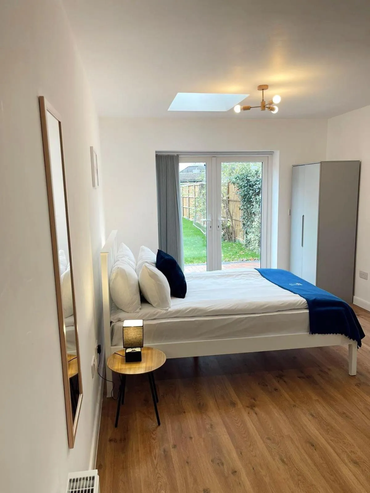 Bed in Cambridge Studios and Suites by Tas Accommodations