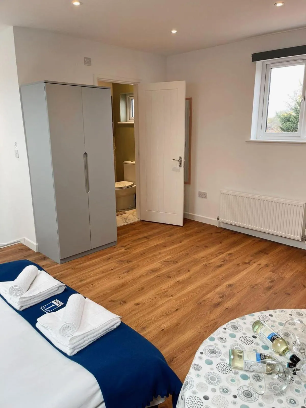 Bed in Cambridge Studios and Suites by Tas Accommodations