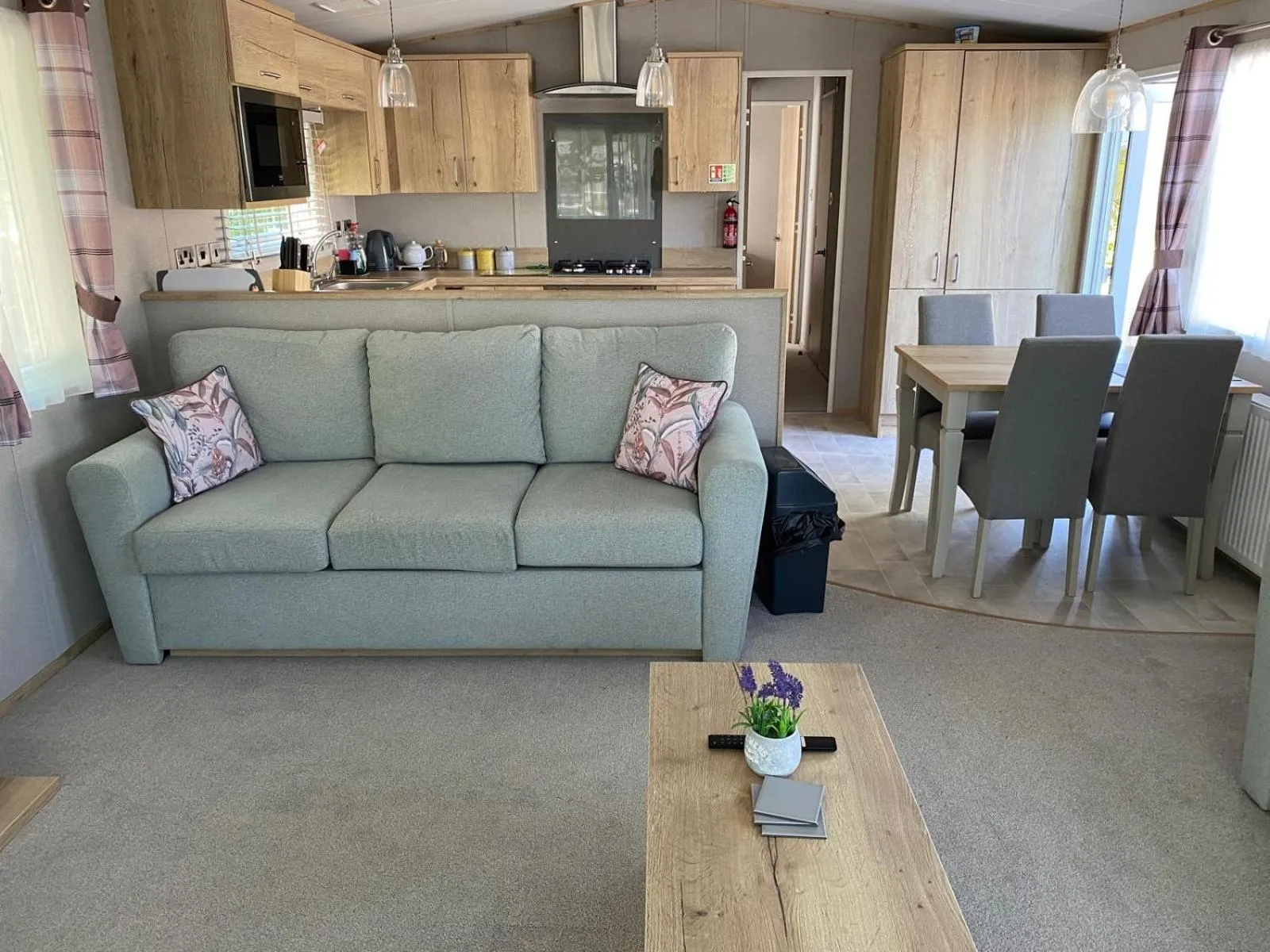 Coghurst Hall Holiday Home Sleeps 6, 2 bedrooms