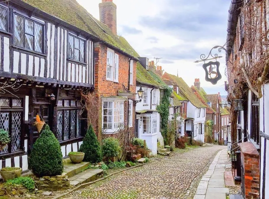 Coghurst Hall Holiday Home Sleeps 6, 2 bedrooms