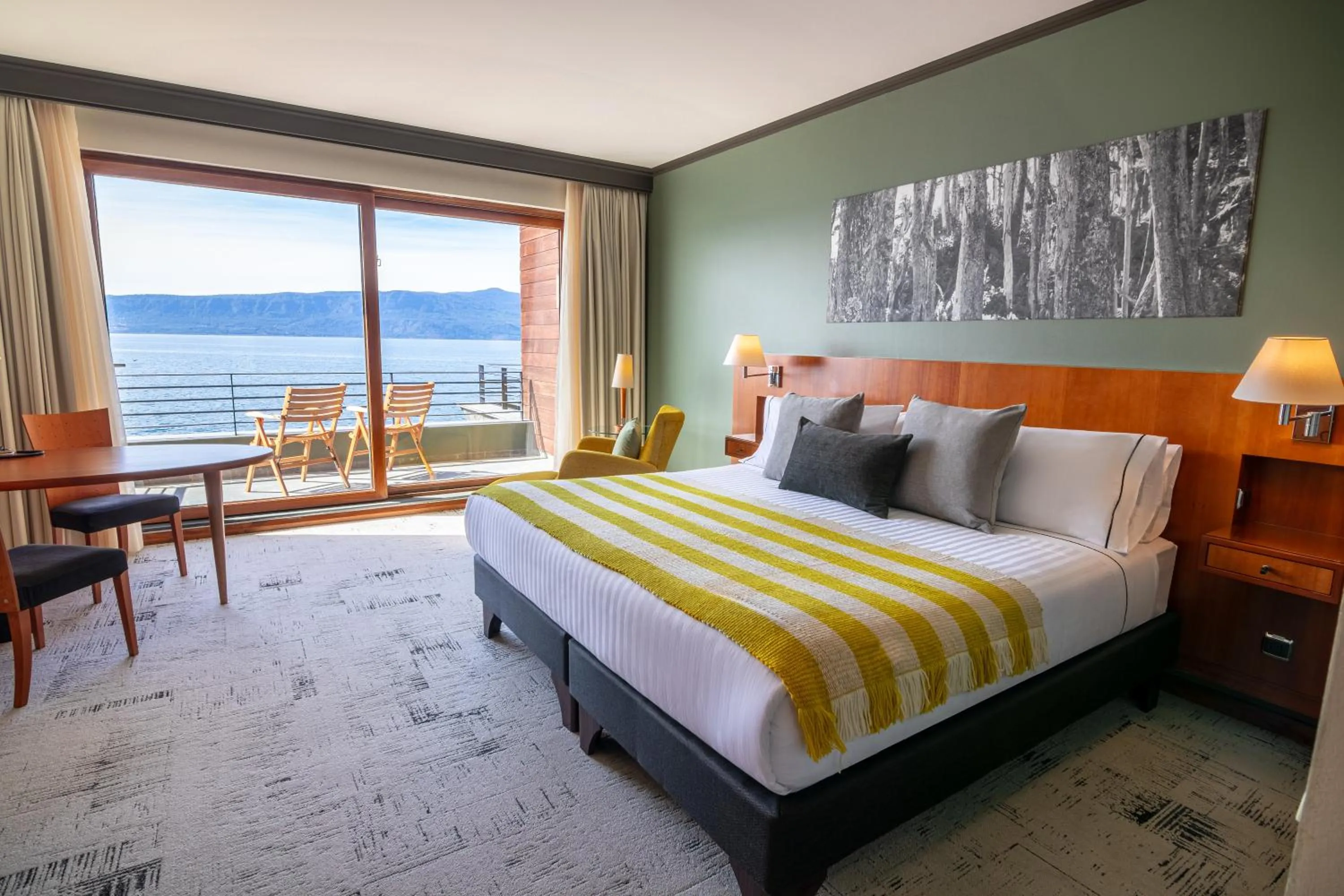 Photo of the whole room, Bed in Park Lake Luxury Hotel