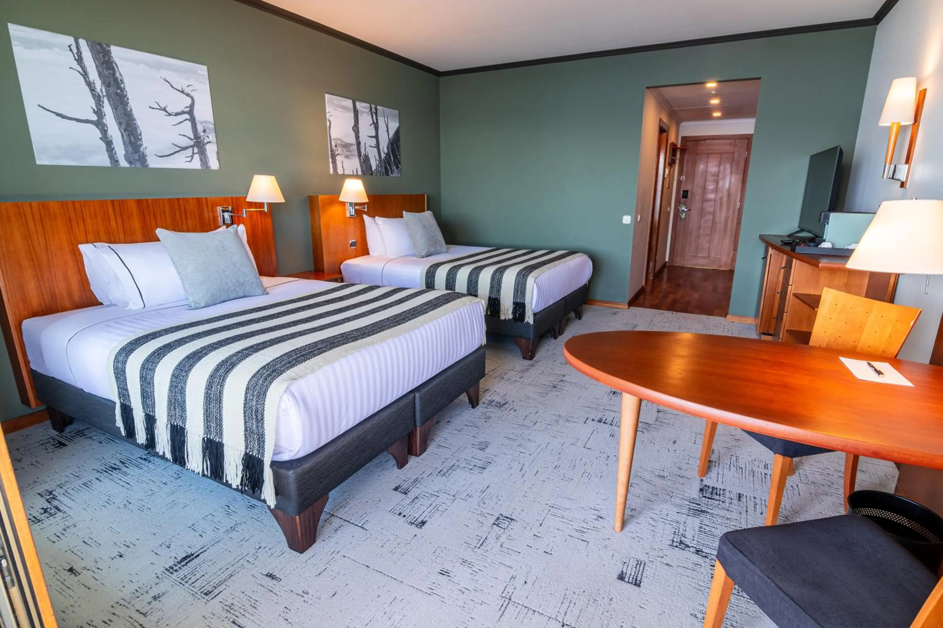 Bed in Park Lake Luxury Hotel