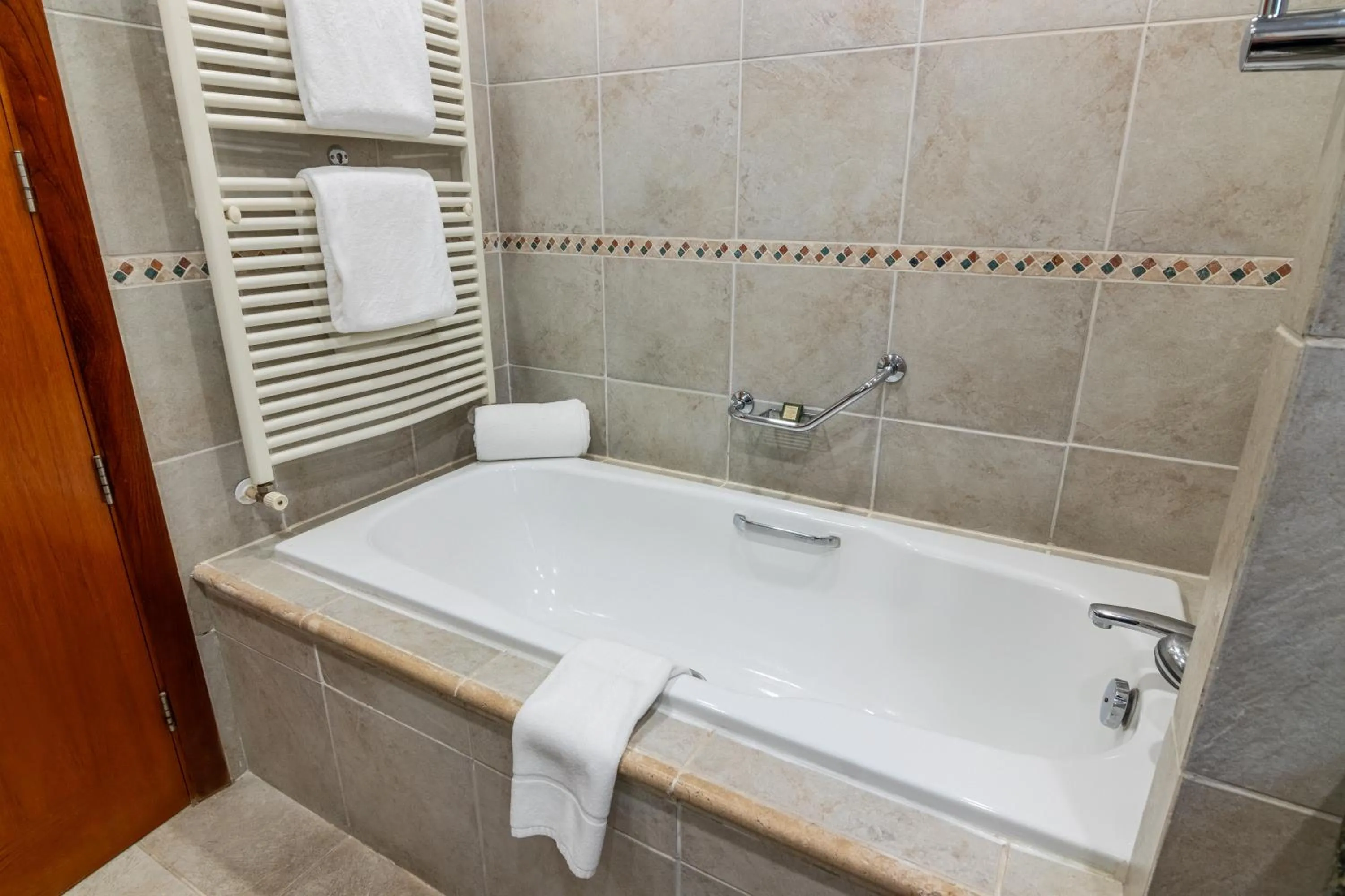 Bath in Park Lake Luxury Hotel