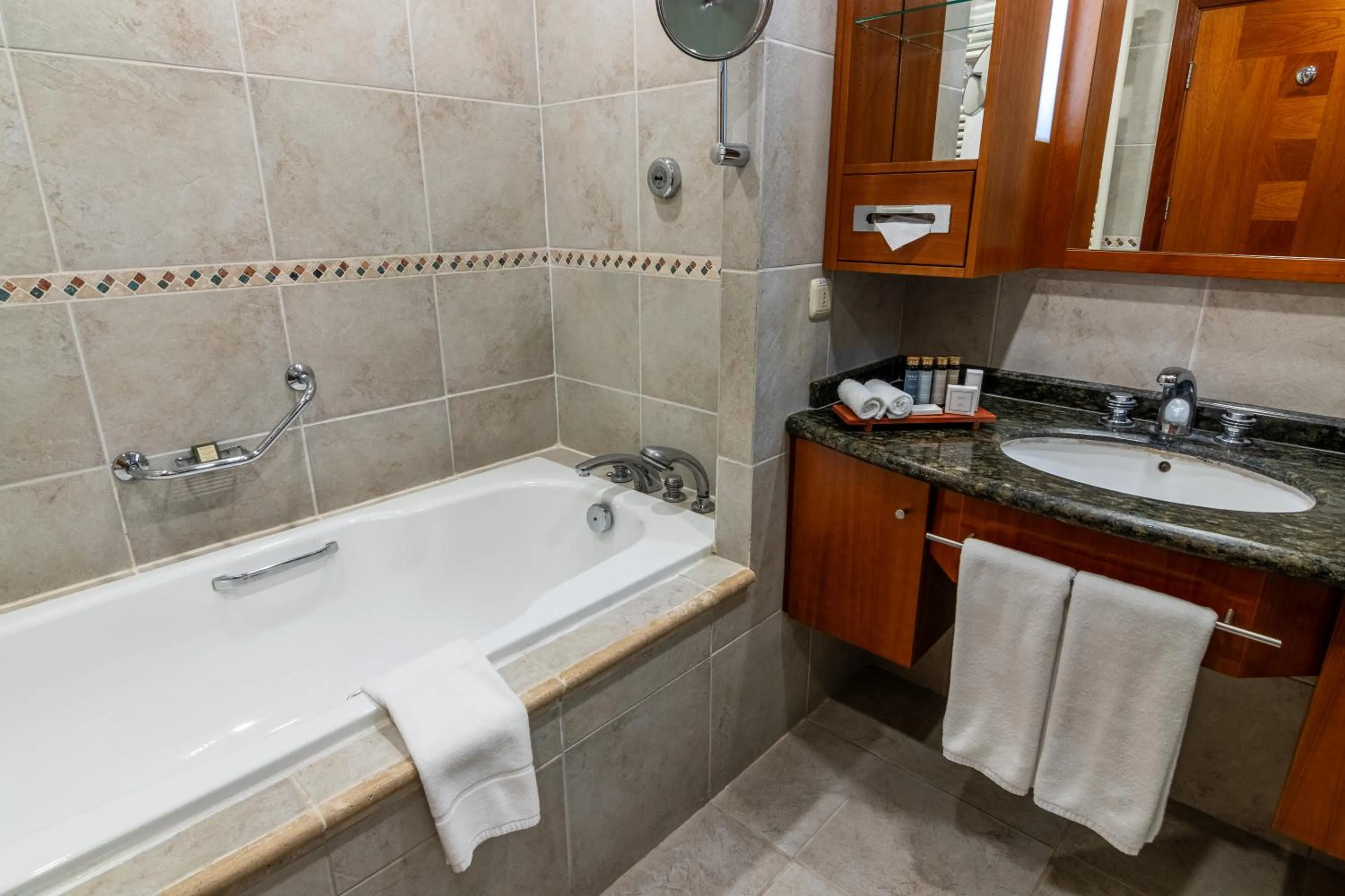 Bathroom in Park Lake Luxury Hotel