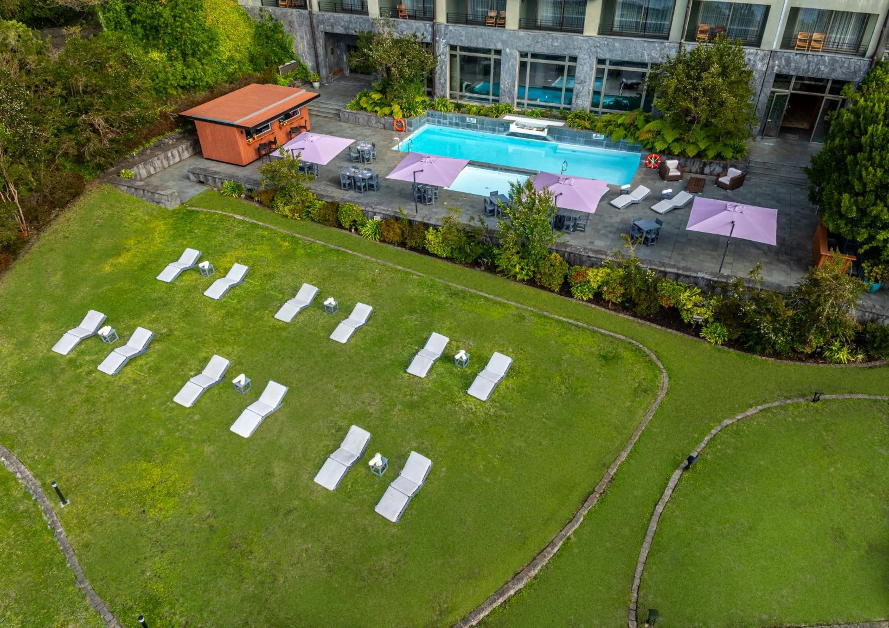 Swimming pool in Park Lake Luxury Hotel