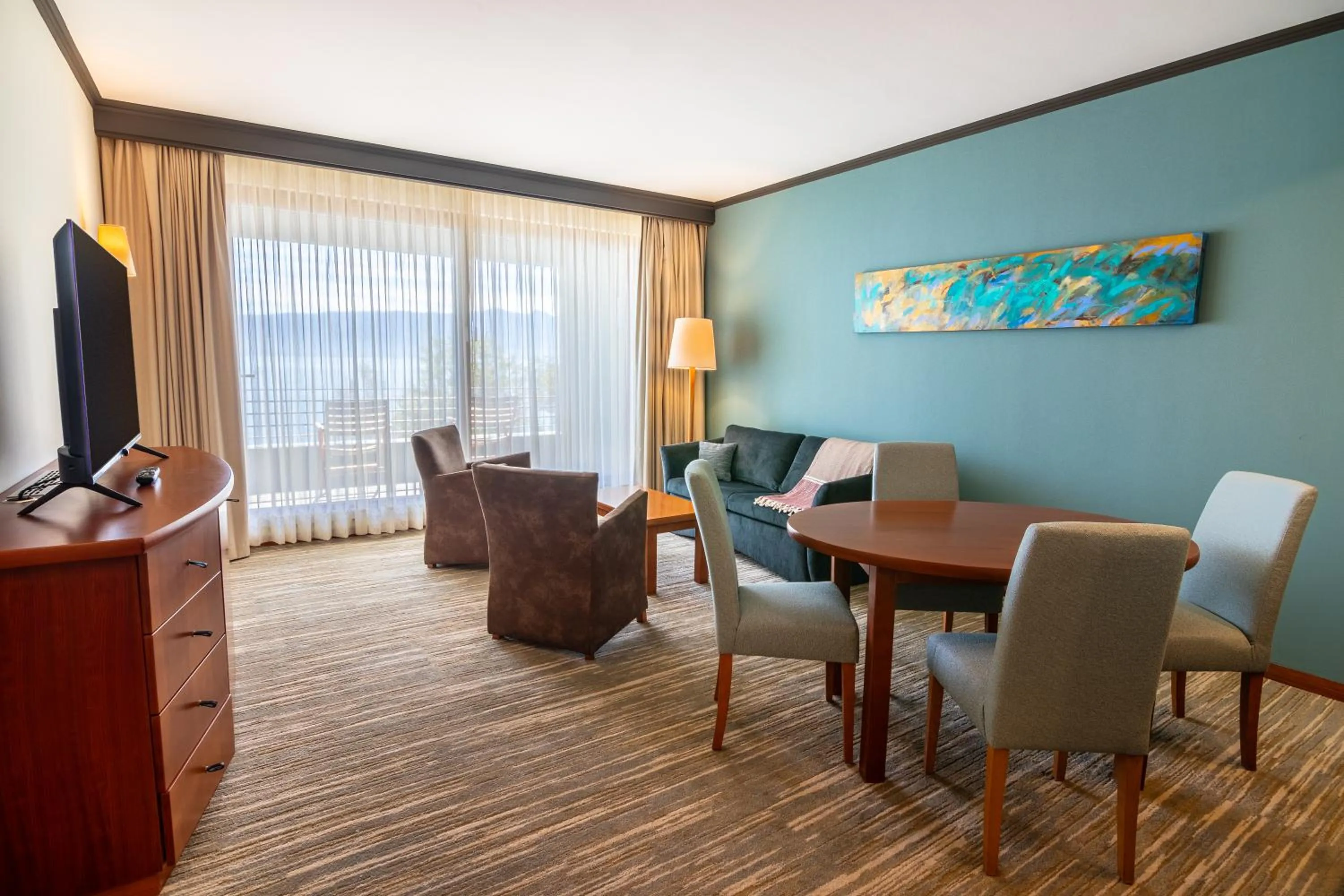 TV and multimedia in Park Lake Luxury Hotel