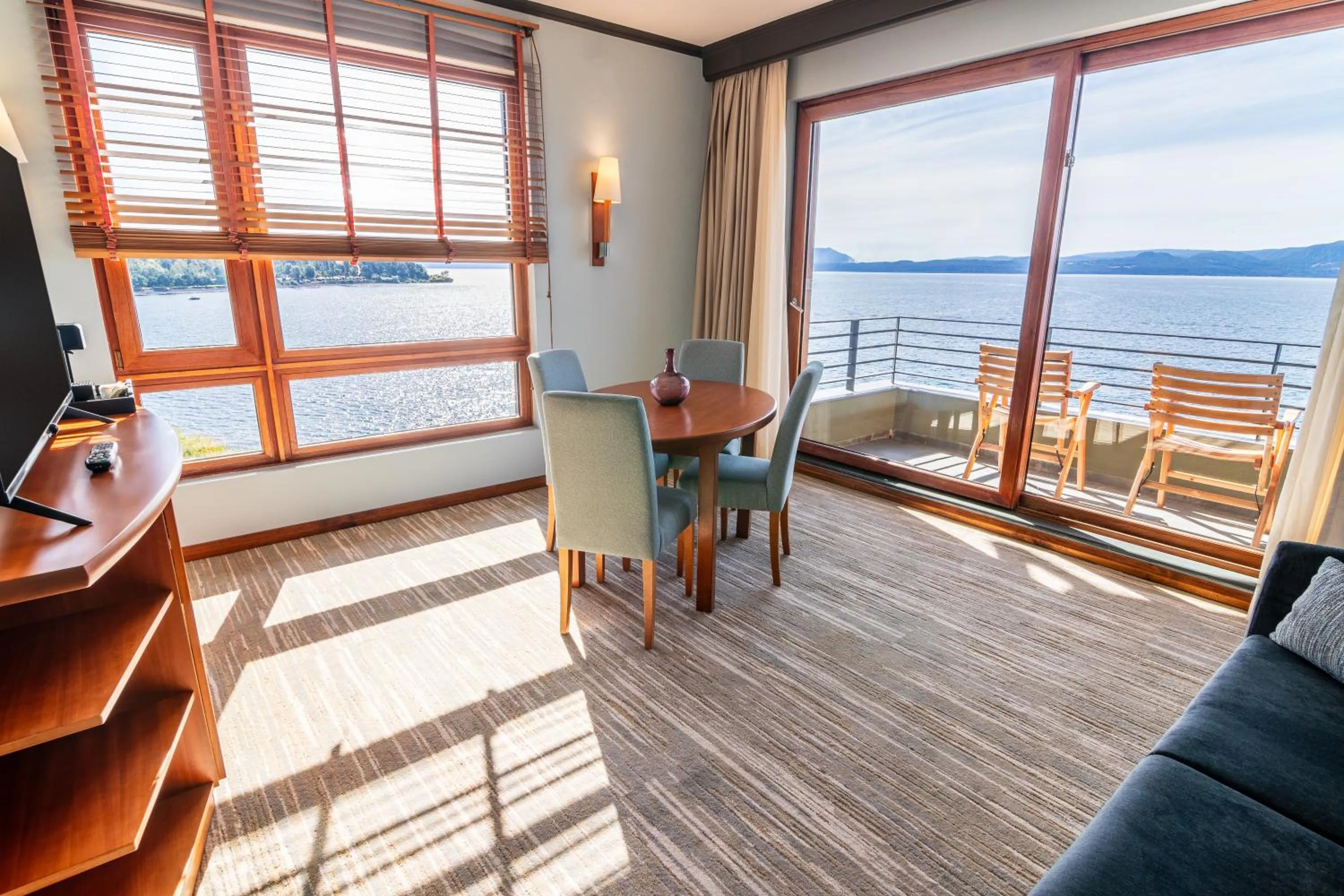 Living room in Park Lake Luxury Hotel