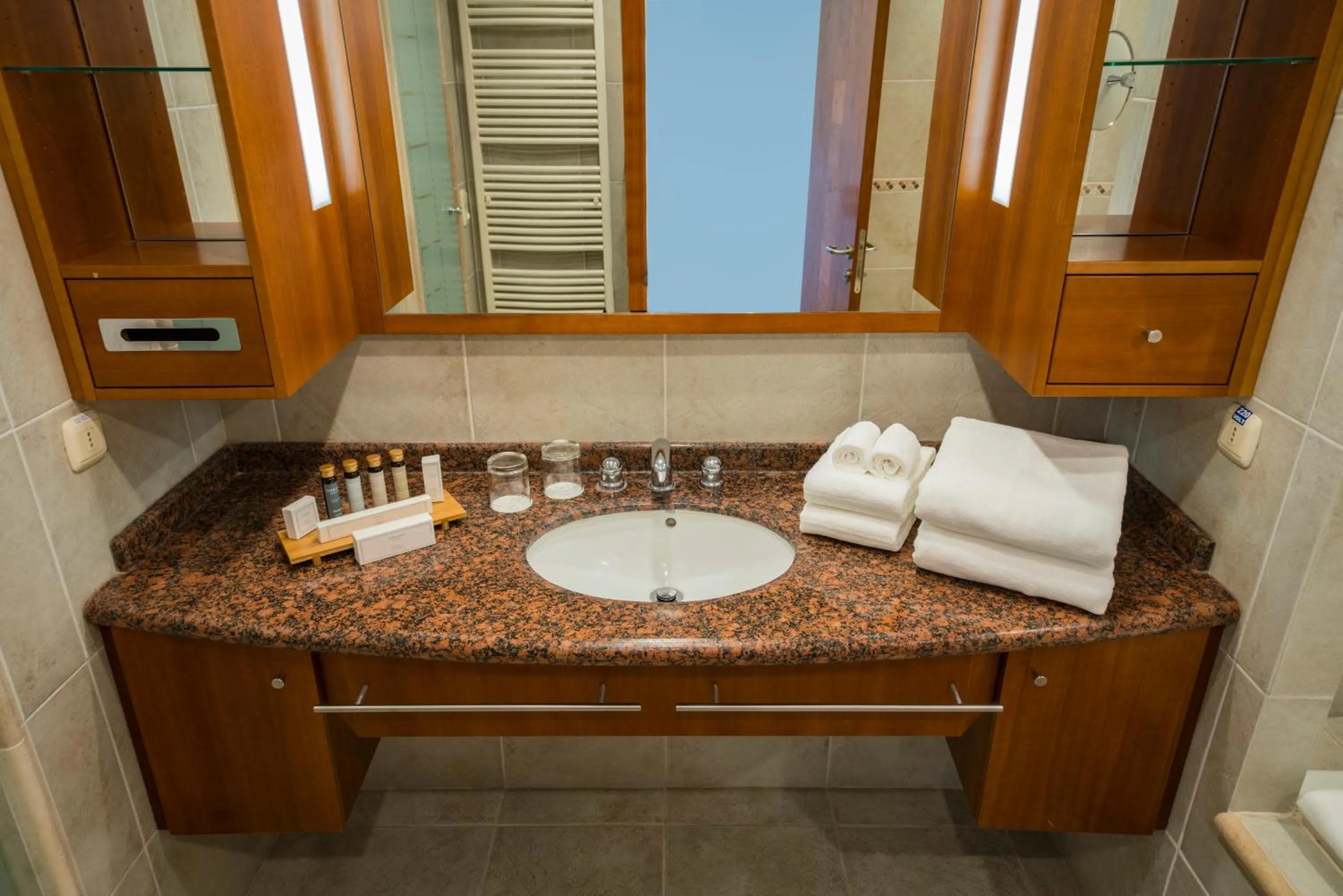 Bathroom in Park Lake Luxury Hotel