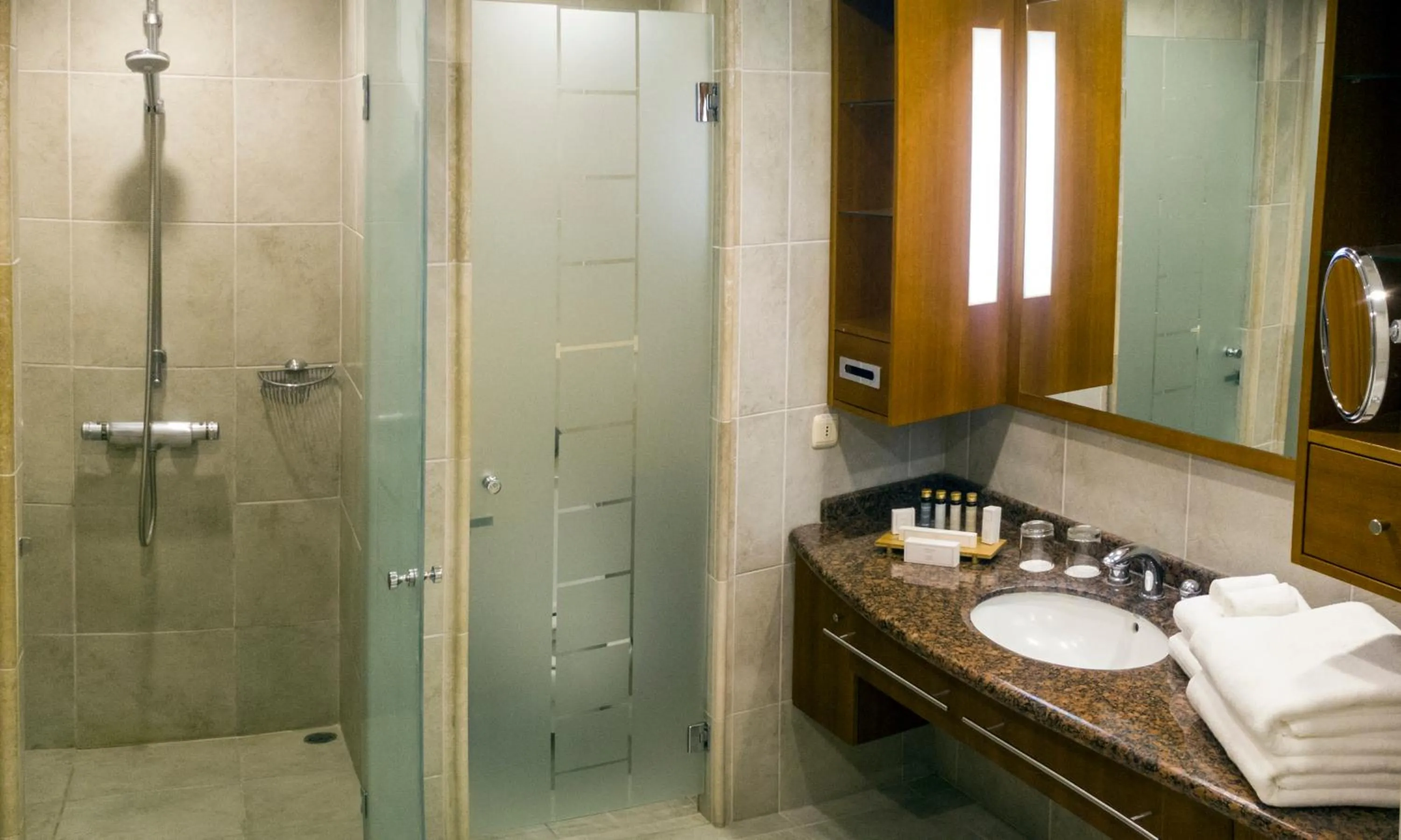 Shower in Park Lake Luxury Hotel