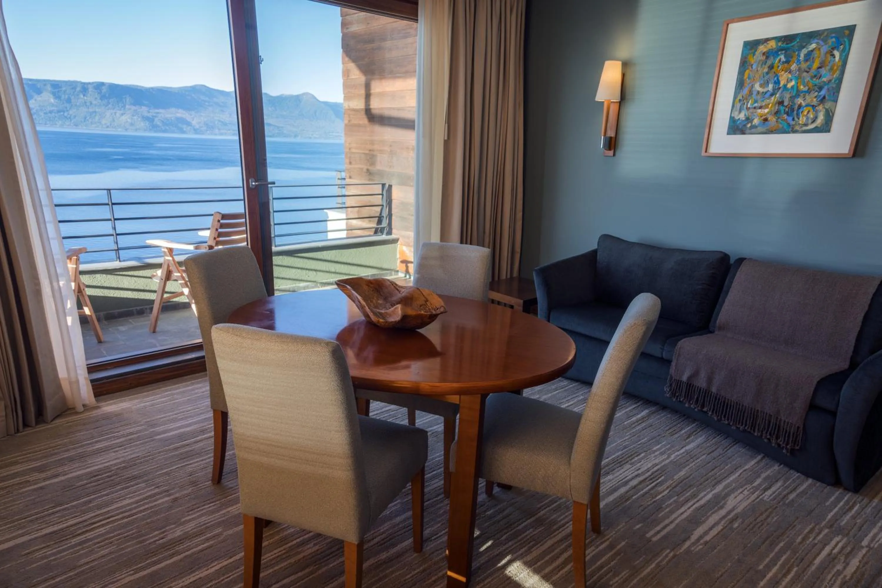 Living room in Park Lake Luxury Hotel