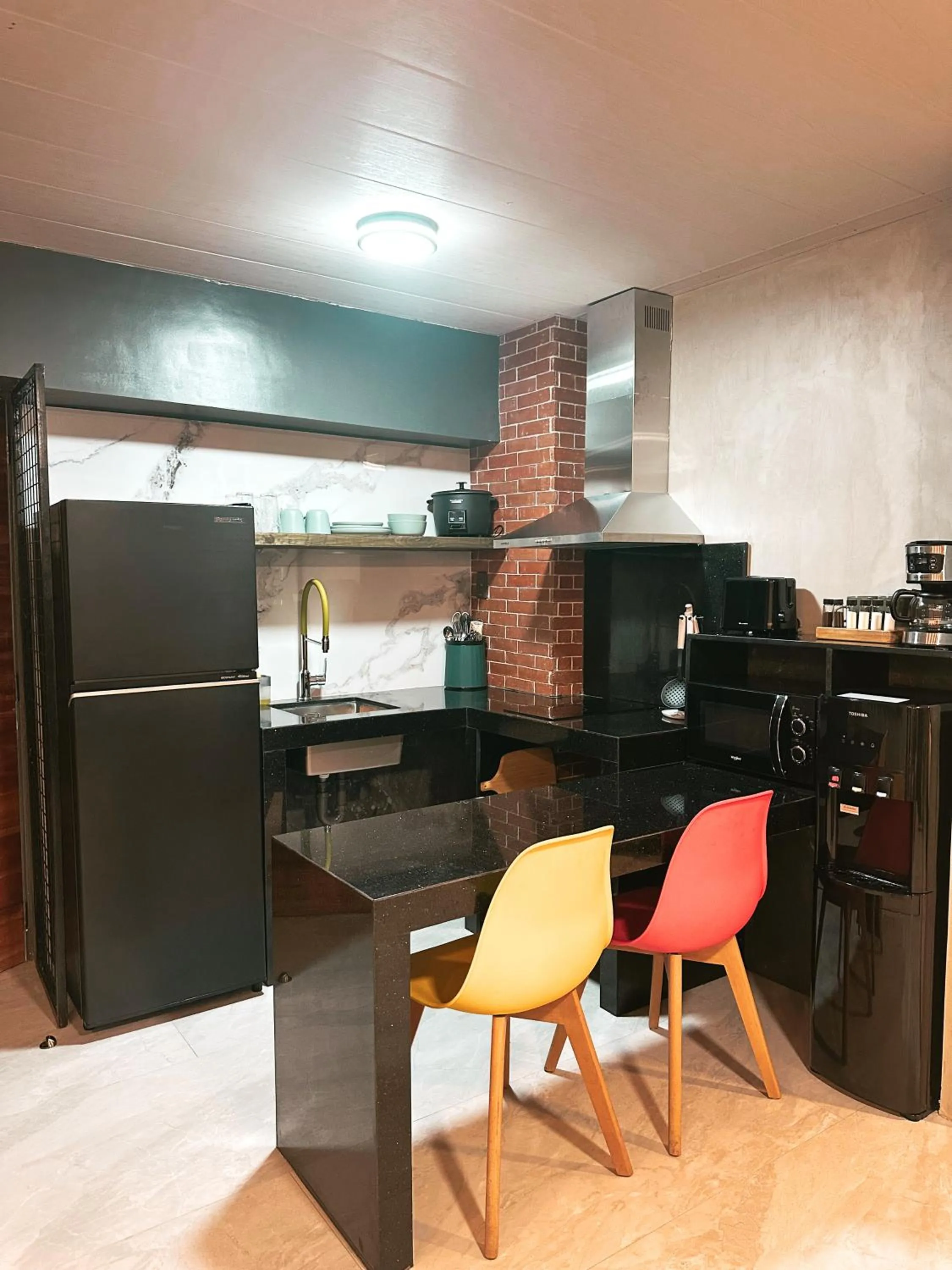 Kitchen or kitchenette in Blue Tulip - 4mins from Mactan Airport