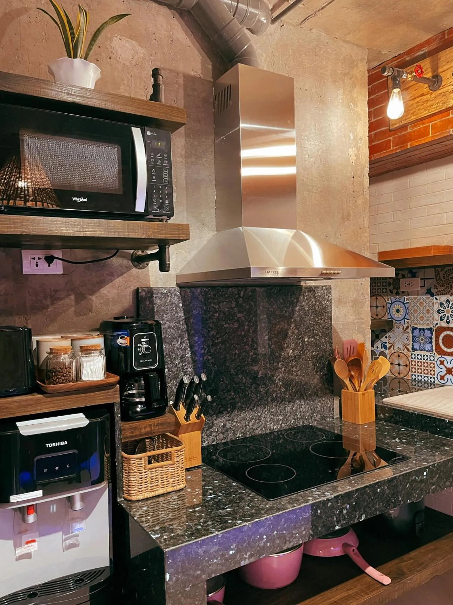 Kitchen or kitchenette in Blue Tulip - 4mins from Mactan Airport