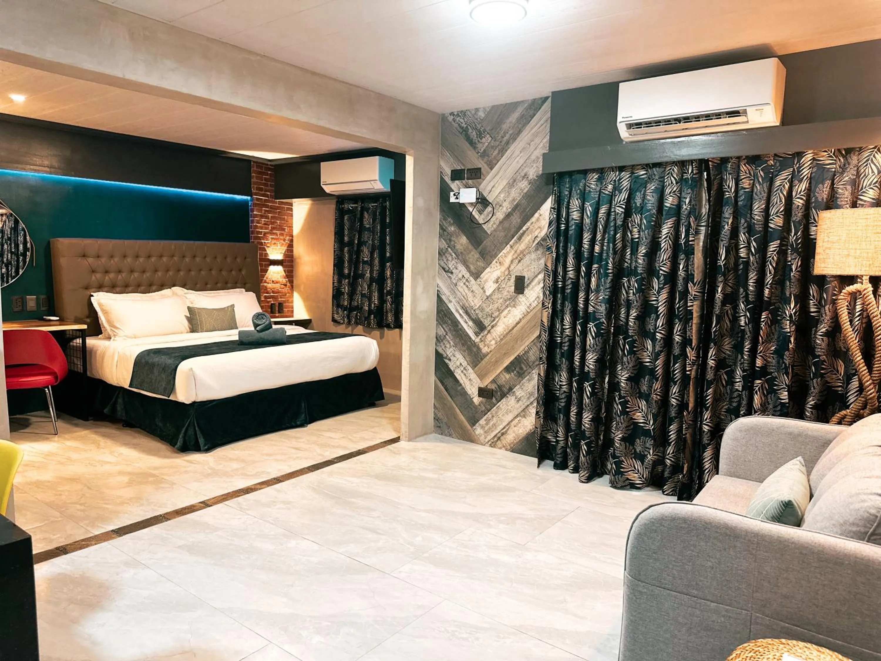 Photo of the whole room, Bed in Blue Tulip - 4mins from Mactan Airport