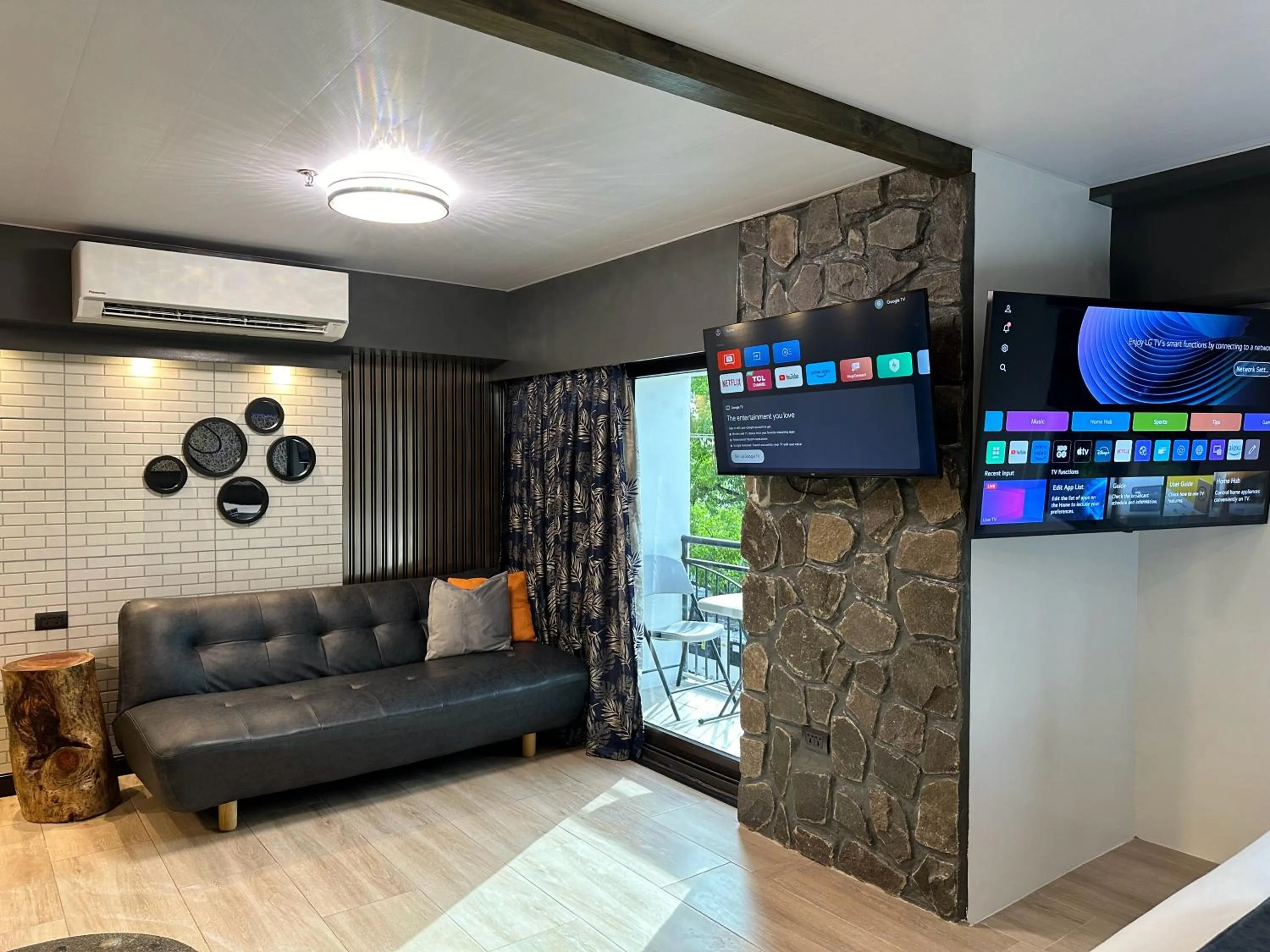 Living room in Blue Tulip - 4mins from Mactan Airport