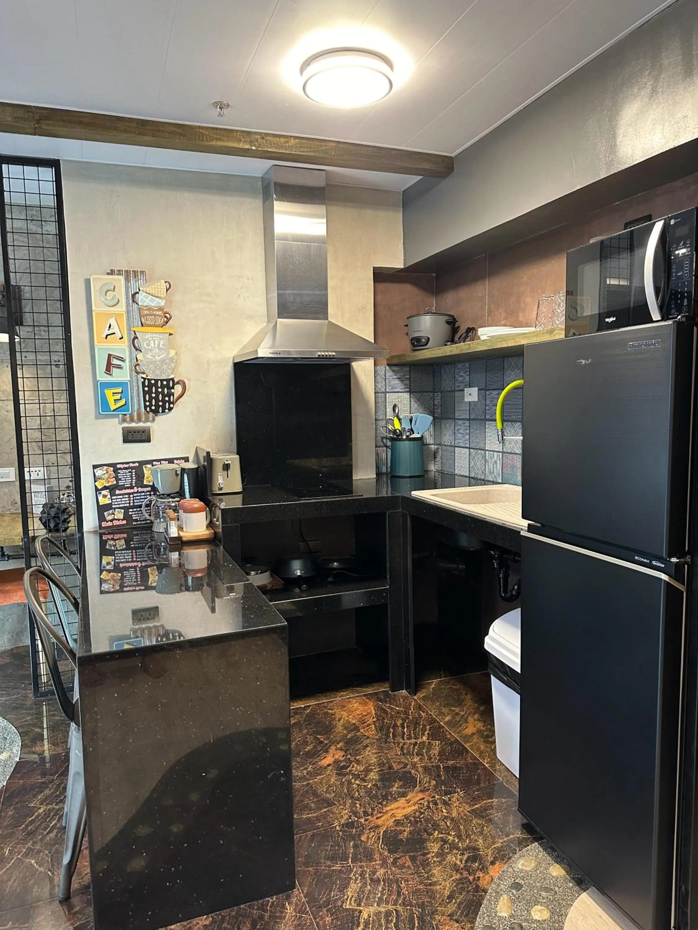 Kitchen or kitchenette in Blue Tulip - 4mins from Mactan Airport