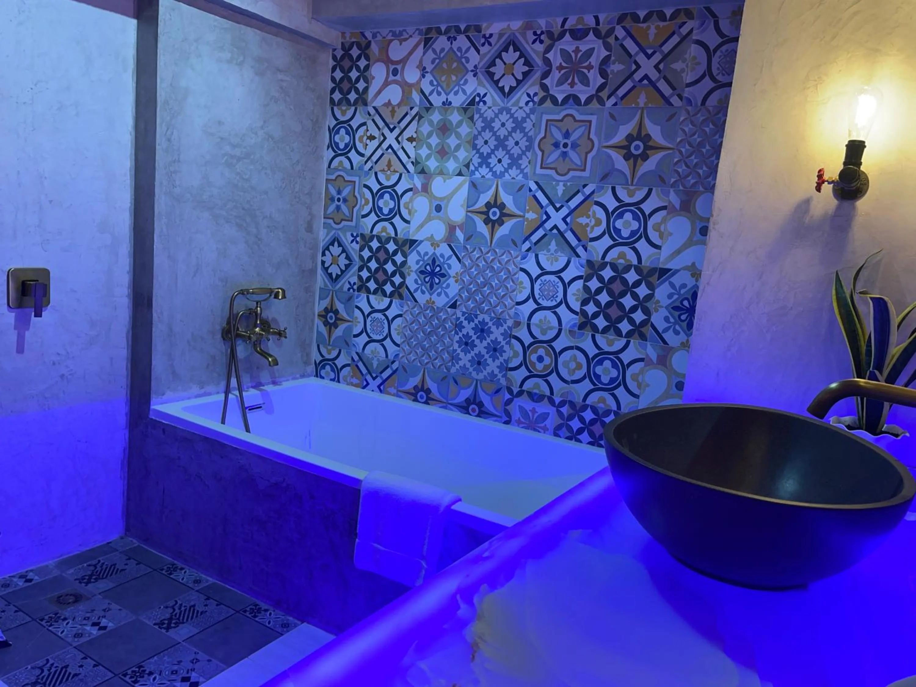 Bathroom in Blue Tulip - 4mins from Mactan Airport