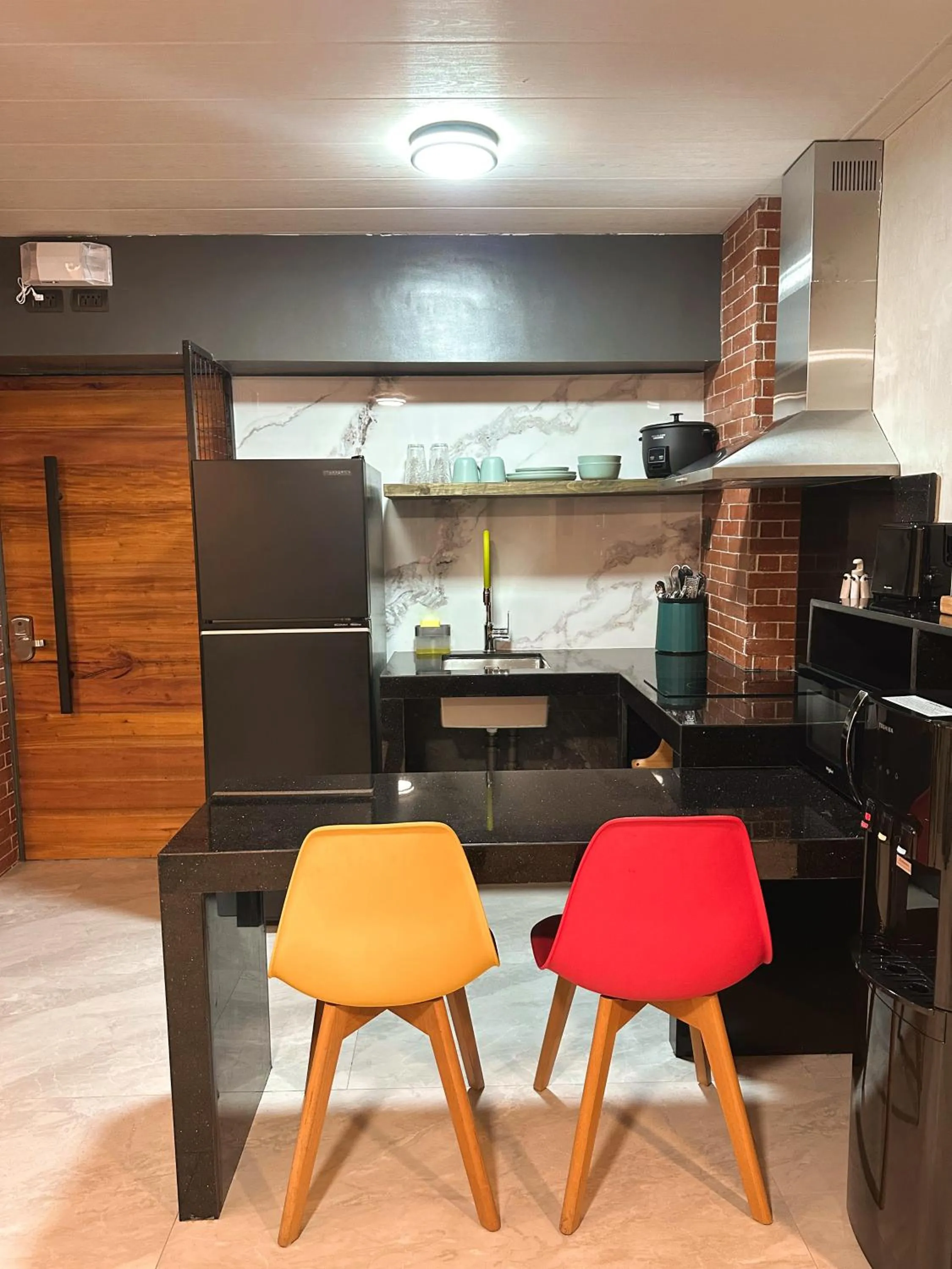 Dining area in Blue Tulip - 4mins from Mactan Airport