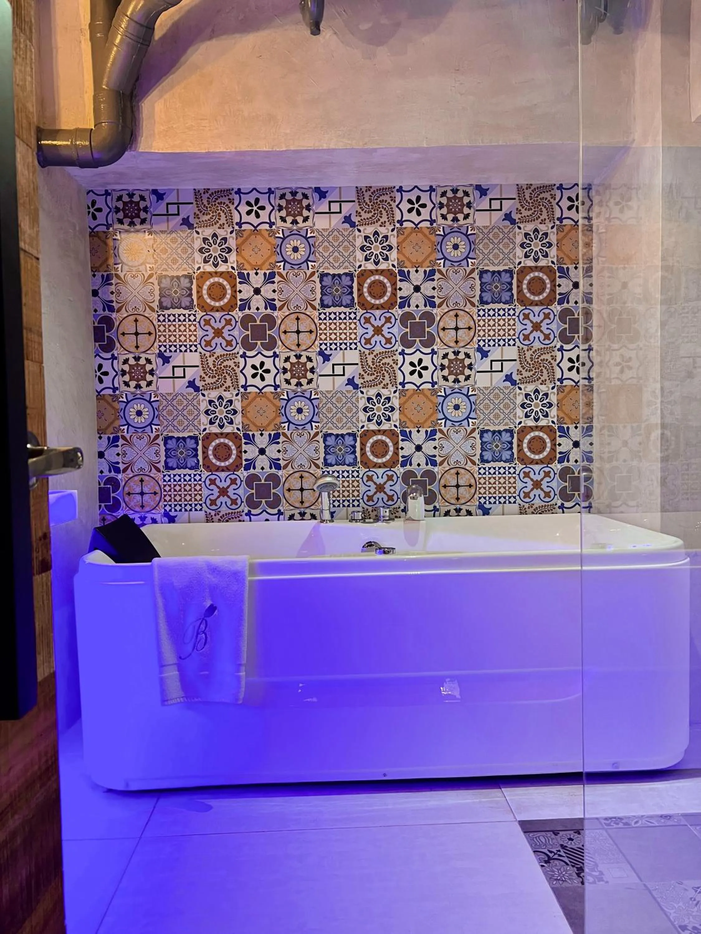Bathroom in Blue Tulip - 4mins from Mactan Airport