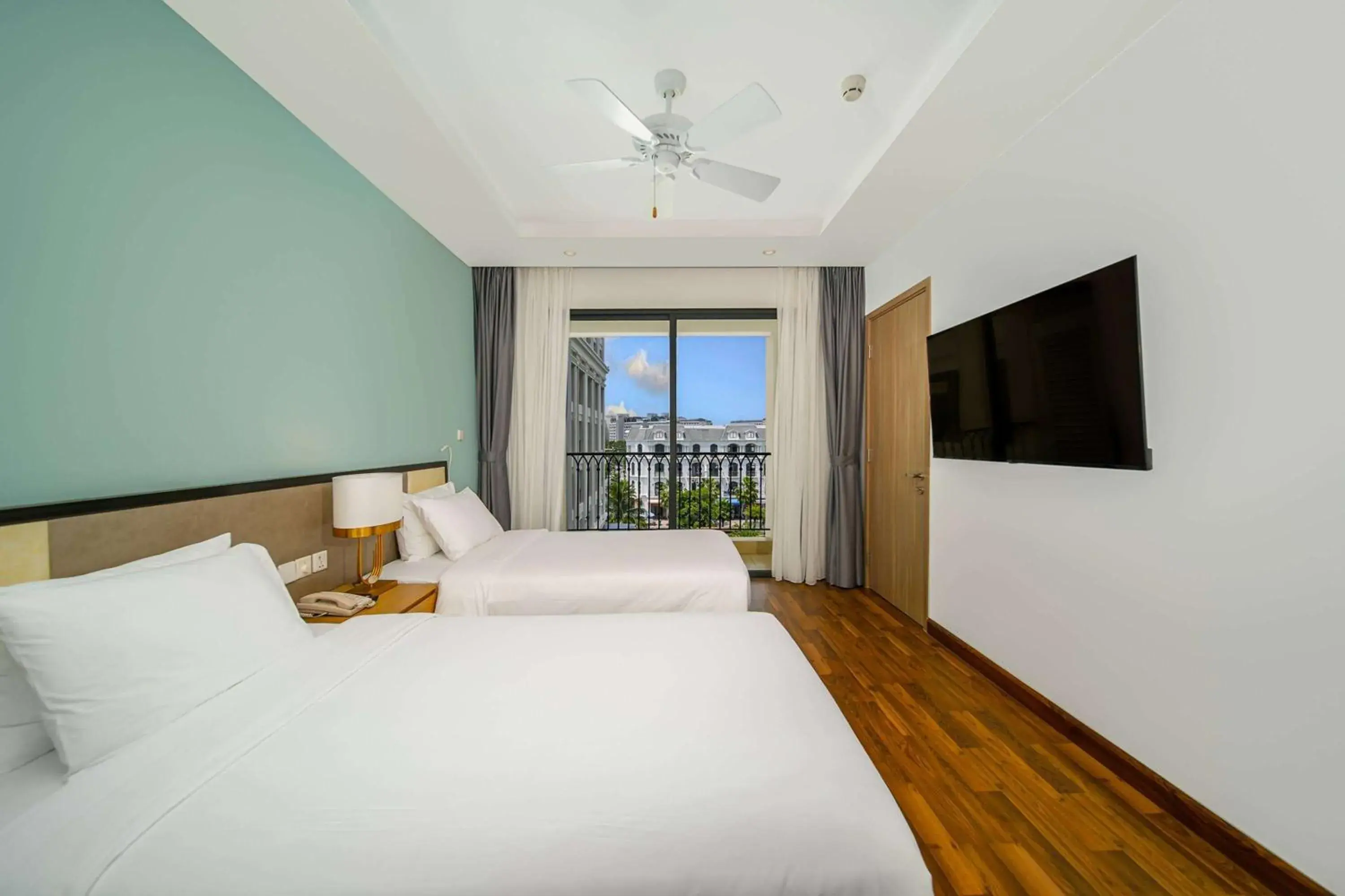 Superior Twin Room in Wyndham Garden Grandworld Phu Quoc Superior Twin Room in Wyndham Garden Grandworld Phu Quoc