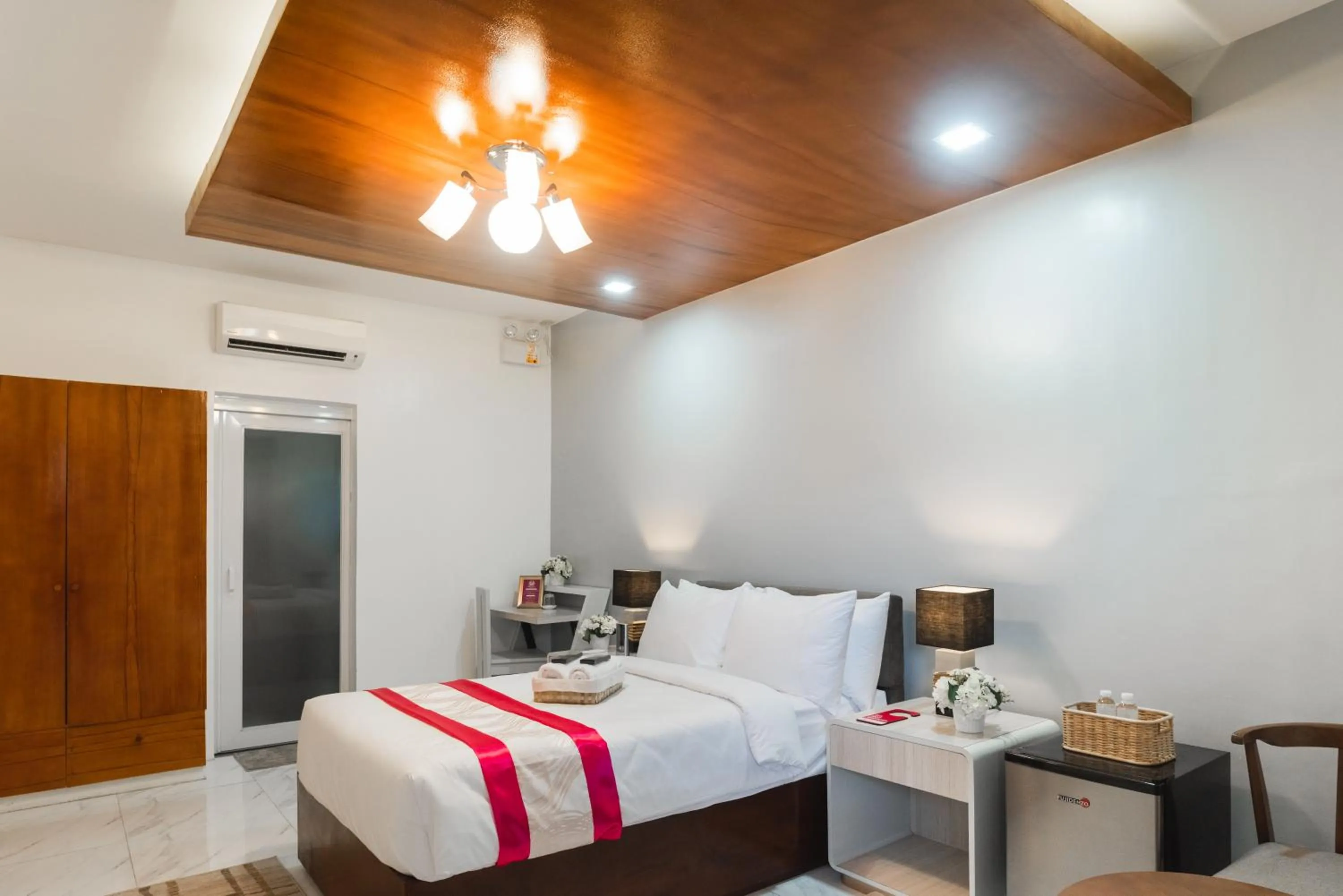 Bed in Monica Midtown Suites