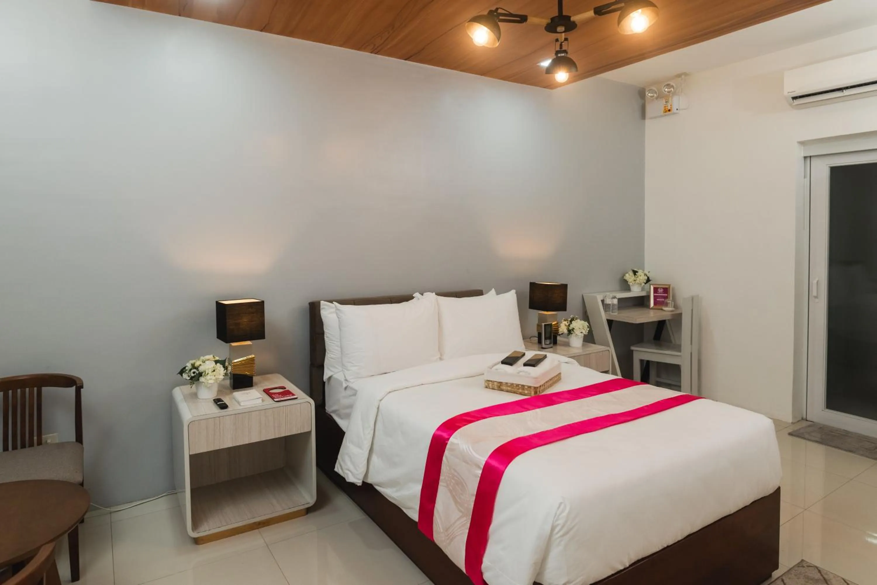 Bed in Monica Midtown Suites