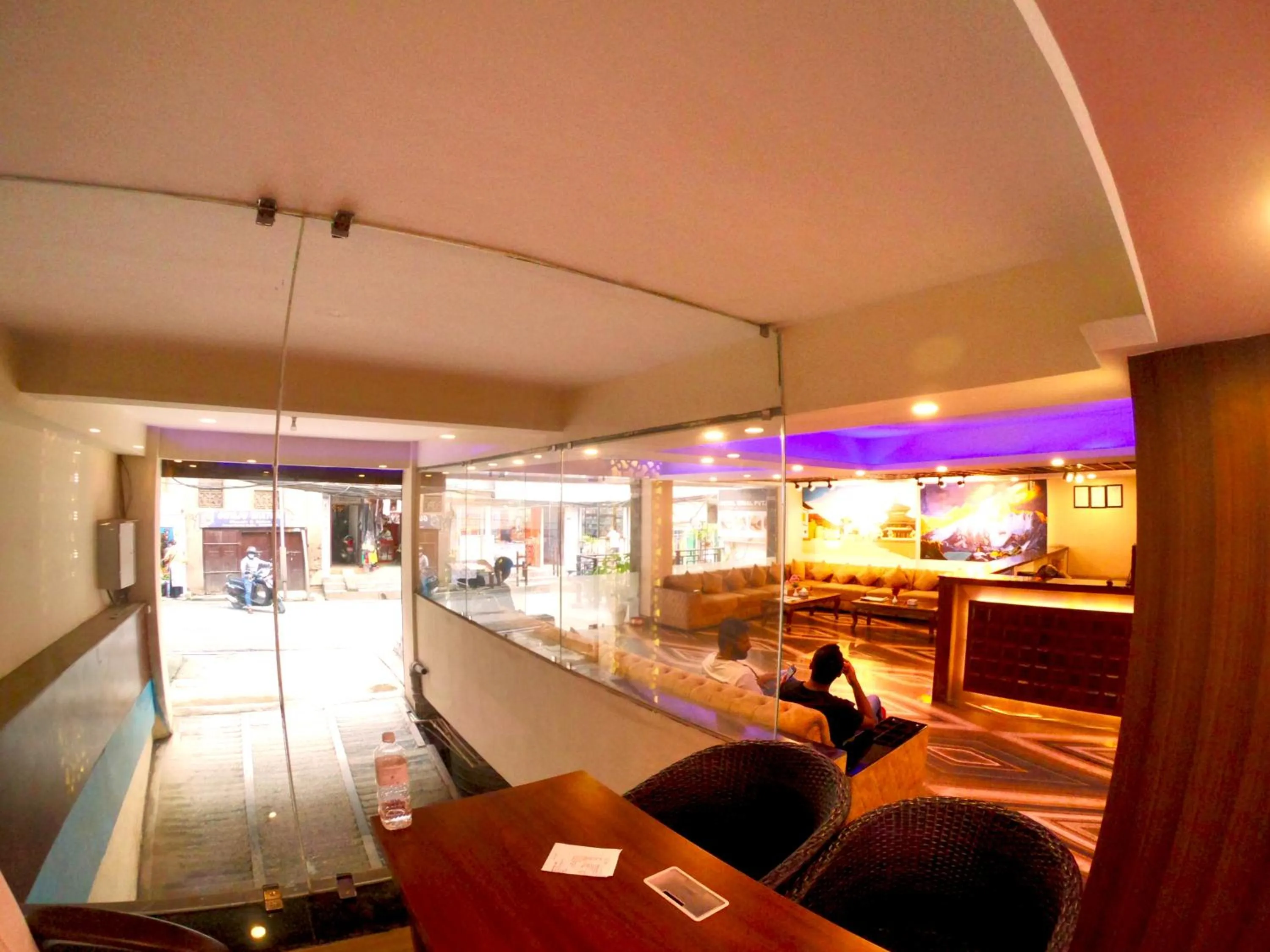 Communal lounge/ TV room in Hotel Simal