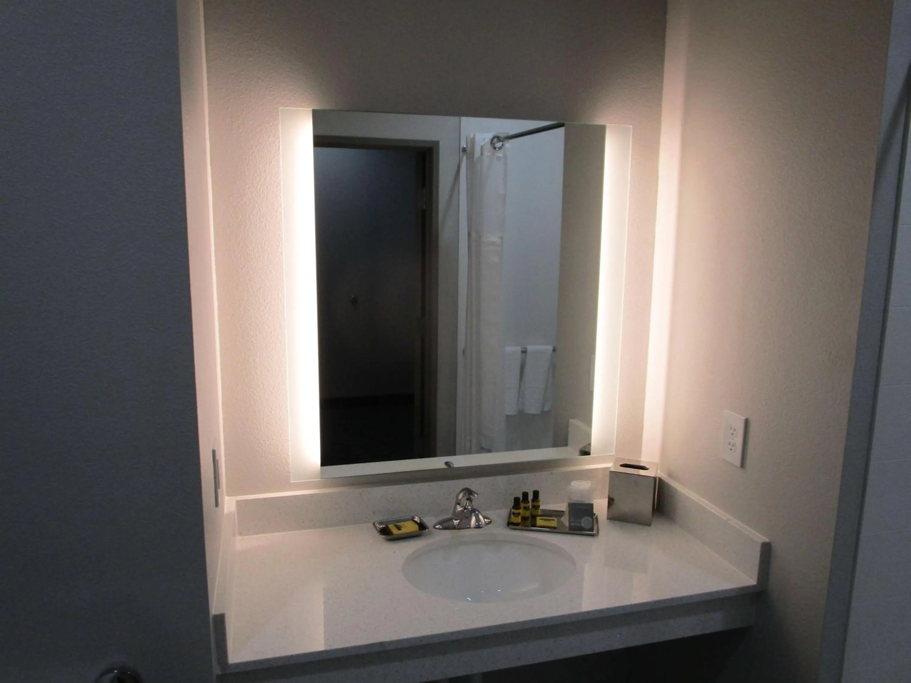 Bathroom in Reddy Hotel Bonham