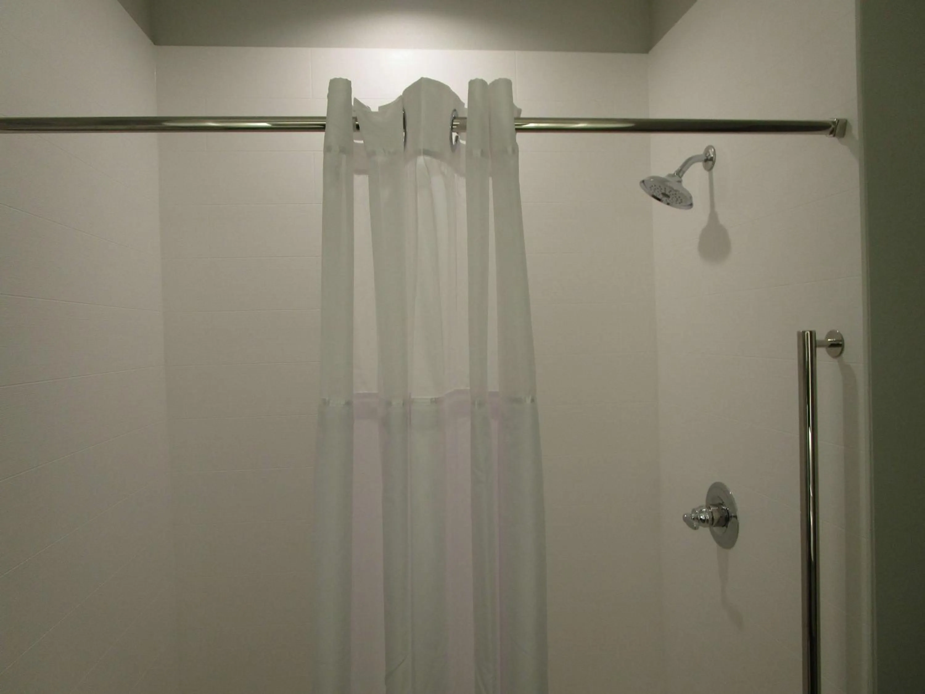 Bathroom in Reddy Hotel Bonham