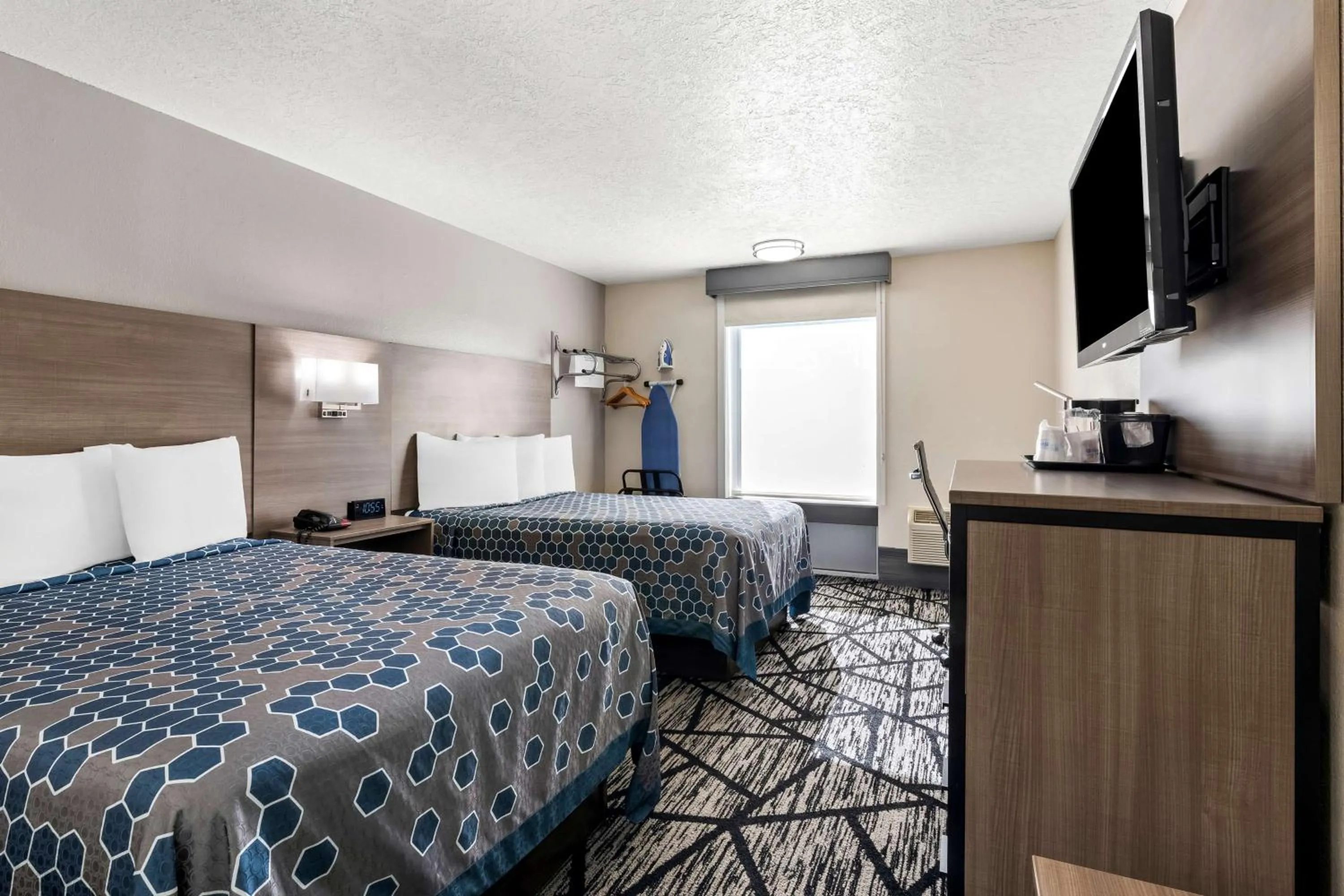 Bedroom, Bed in SureStay Hotel by Best Western Duncan