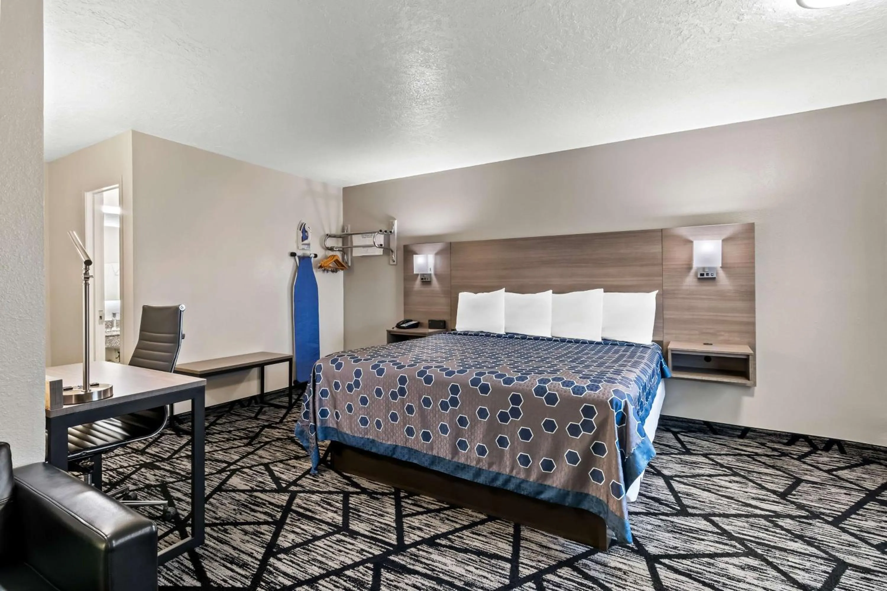 Bedroom, Bed in SureStay Hotel by Best Western Duncan