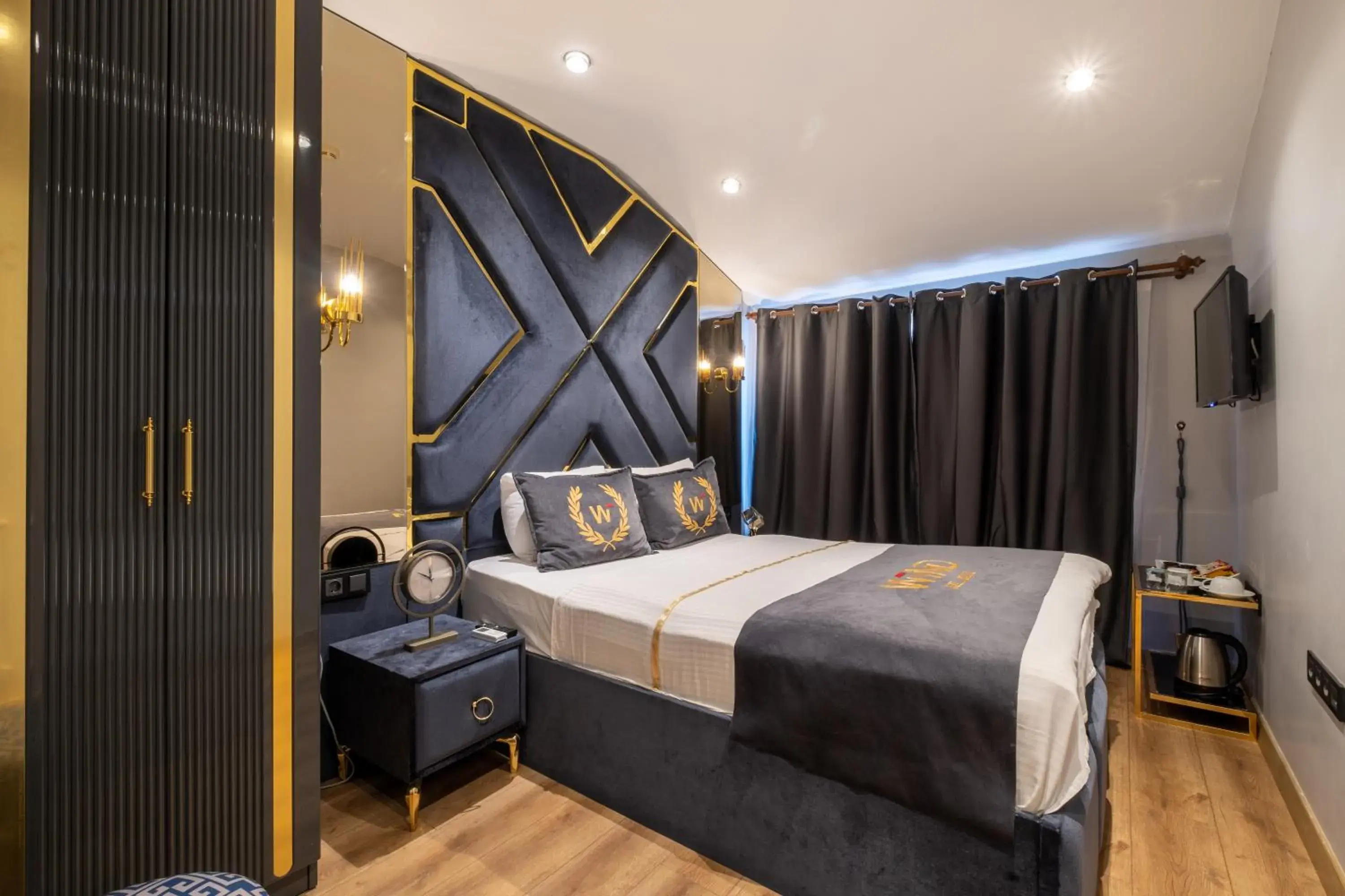 Double Room with Balcony in Wind Suit Double Room with Balcony in Wind Suit