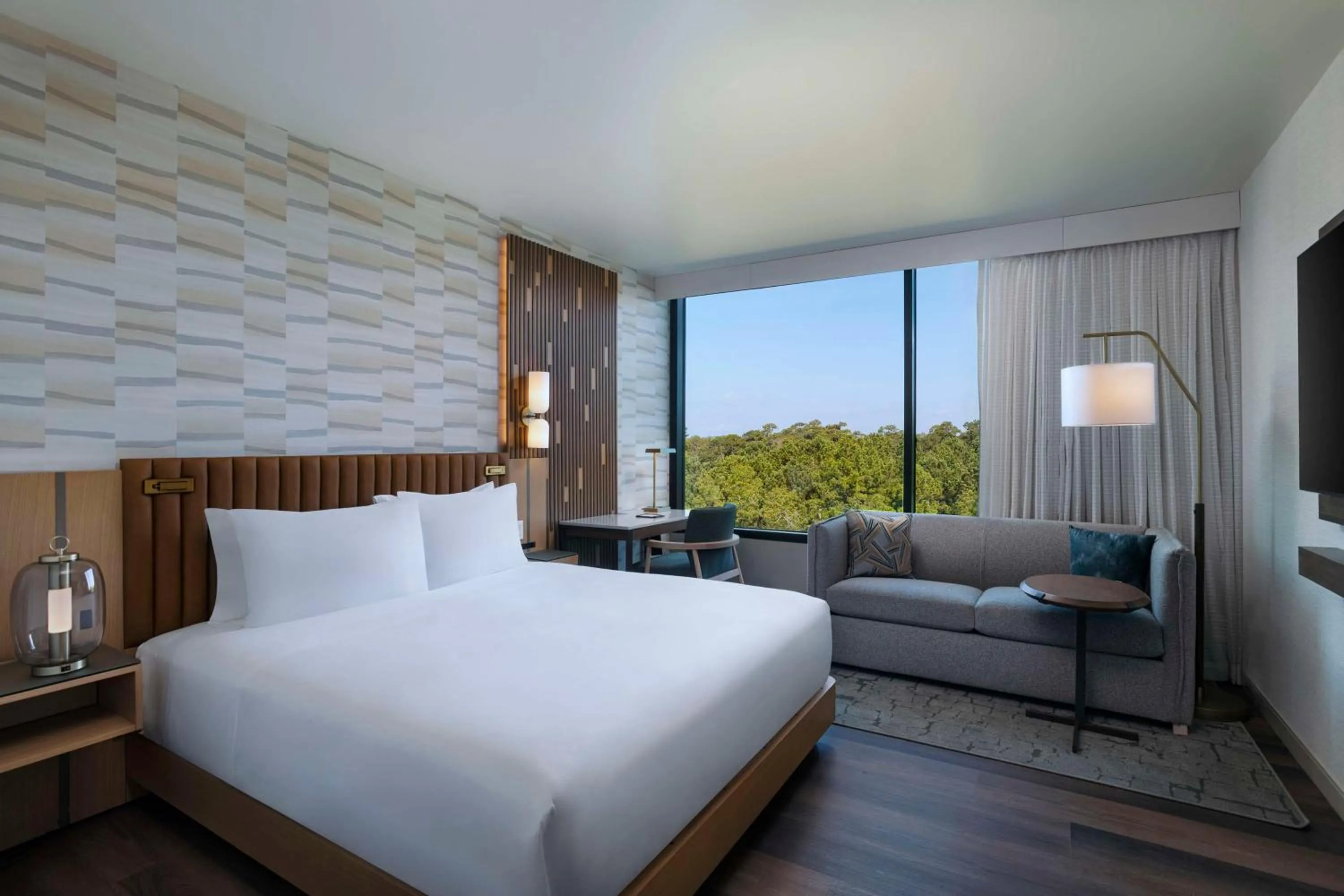 Bedroom, Bed in Hyatt Regency Conroe