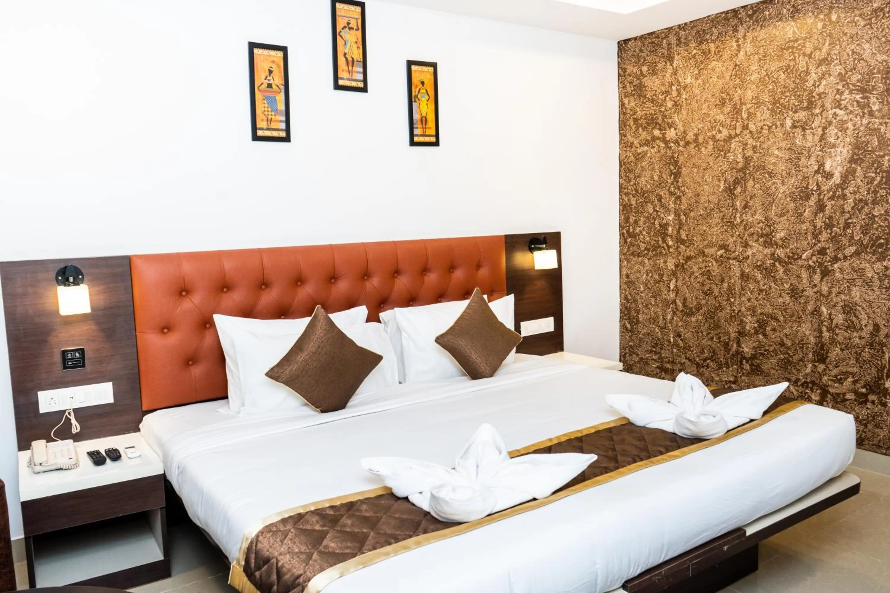 Bedroom, Bed in Marksman Resort