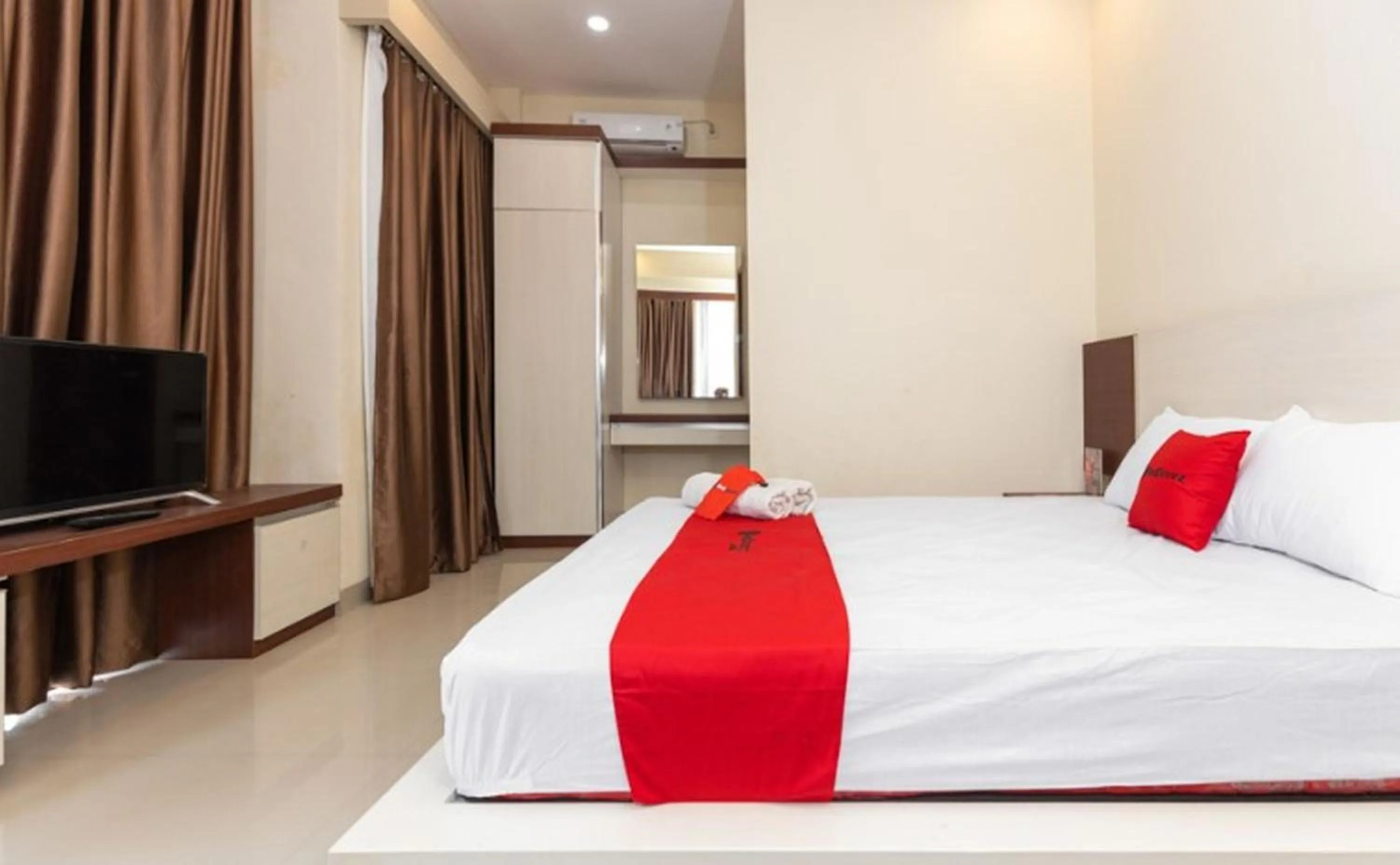 Bedroom, Bed in RedDoorz Syariah @ Batua Raya