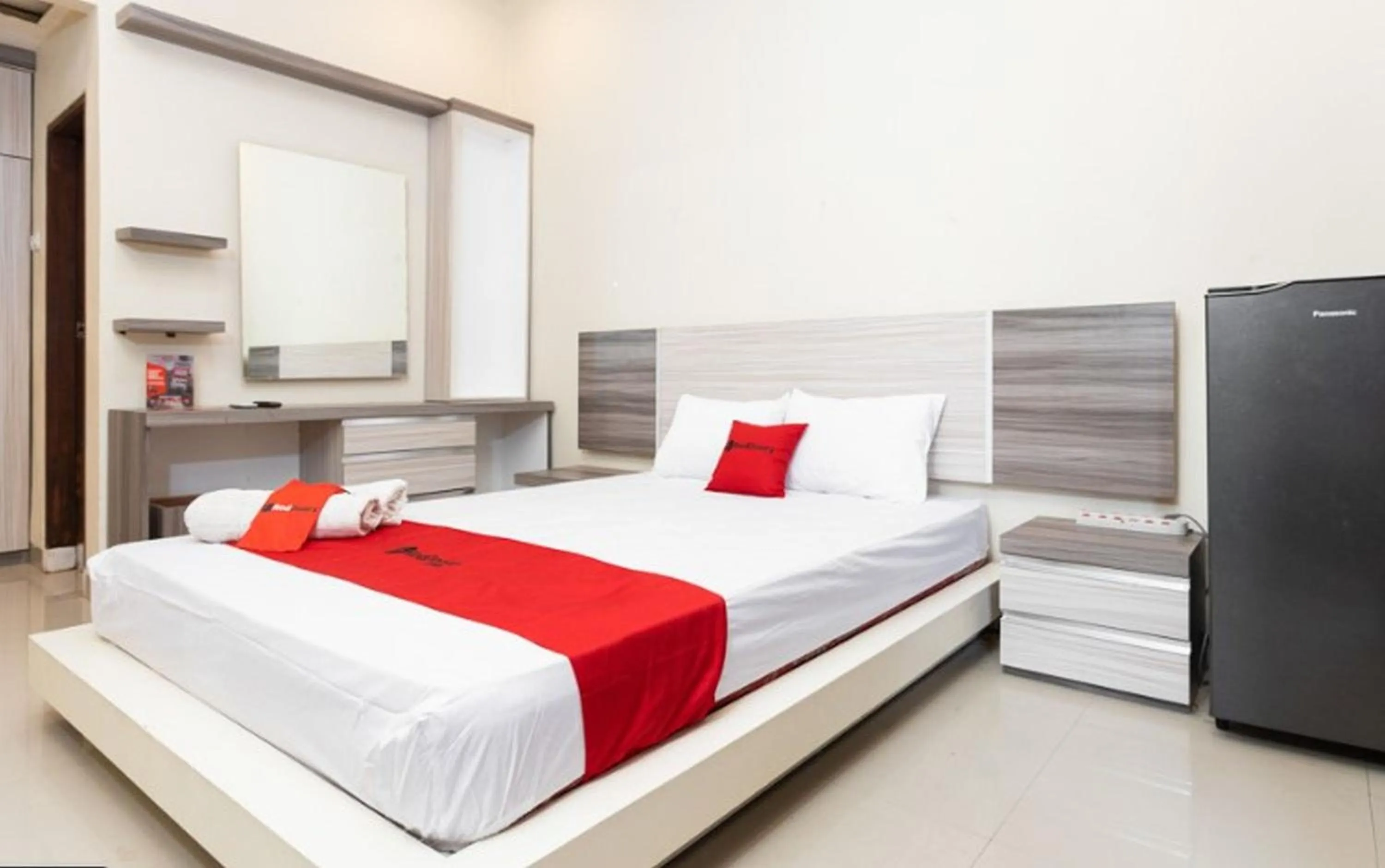 Bedroom, Bed in RedDoorz Syariah @ Batua Raya