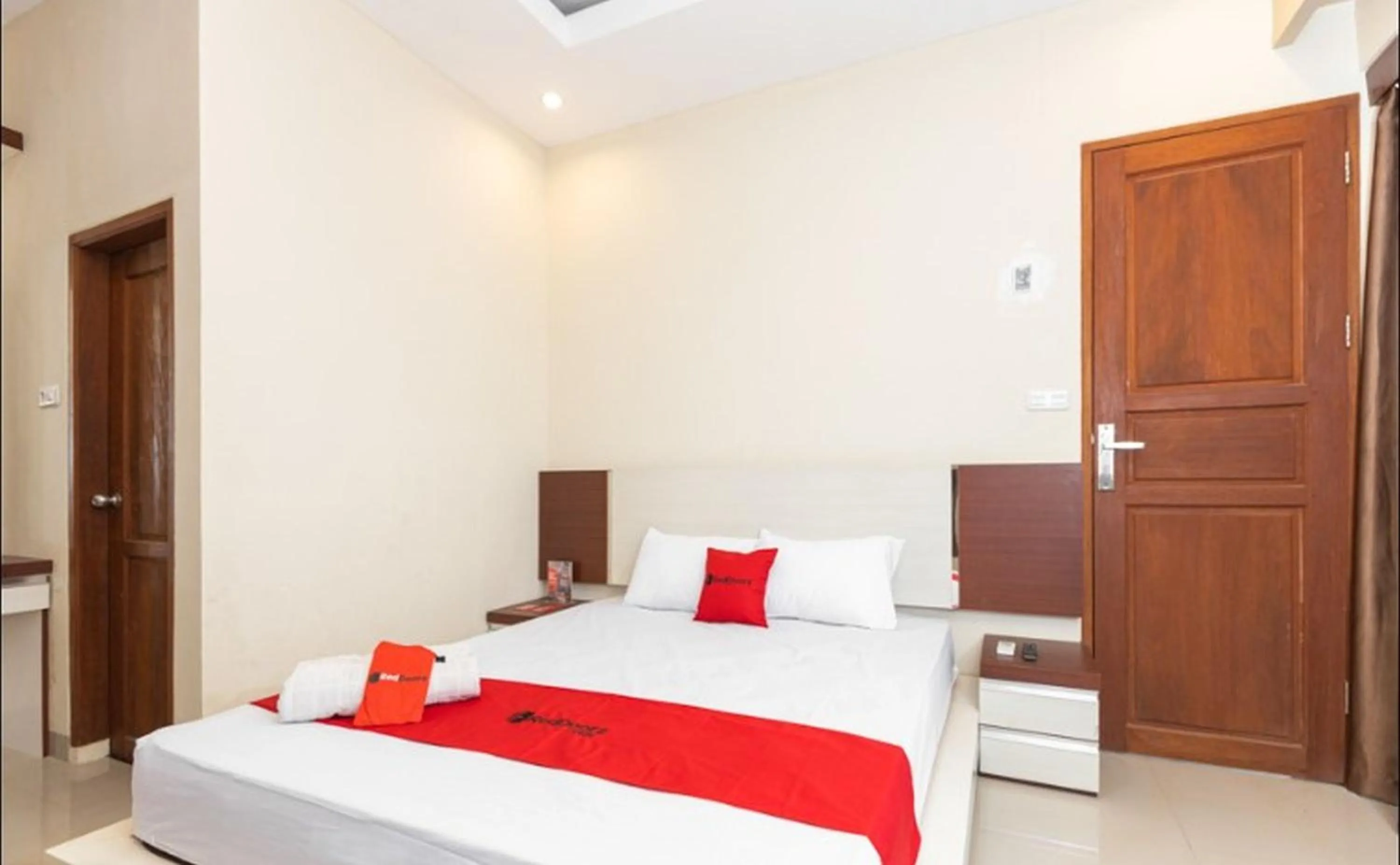 Bedroom, Bed in RedDoorz Syariah @ Batua Raya