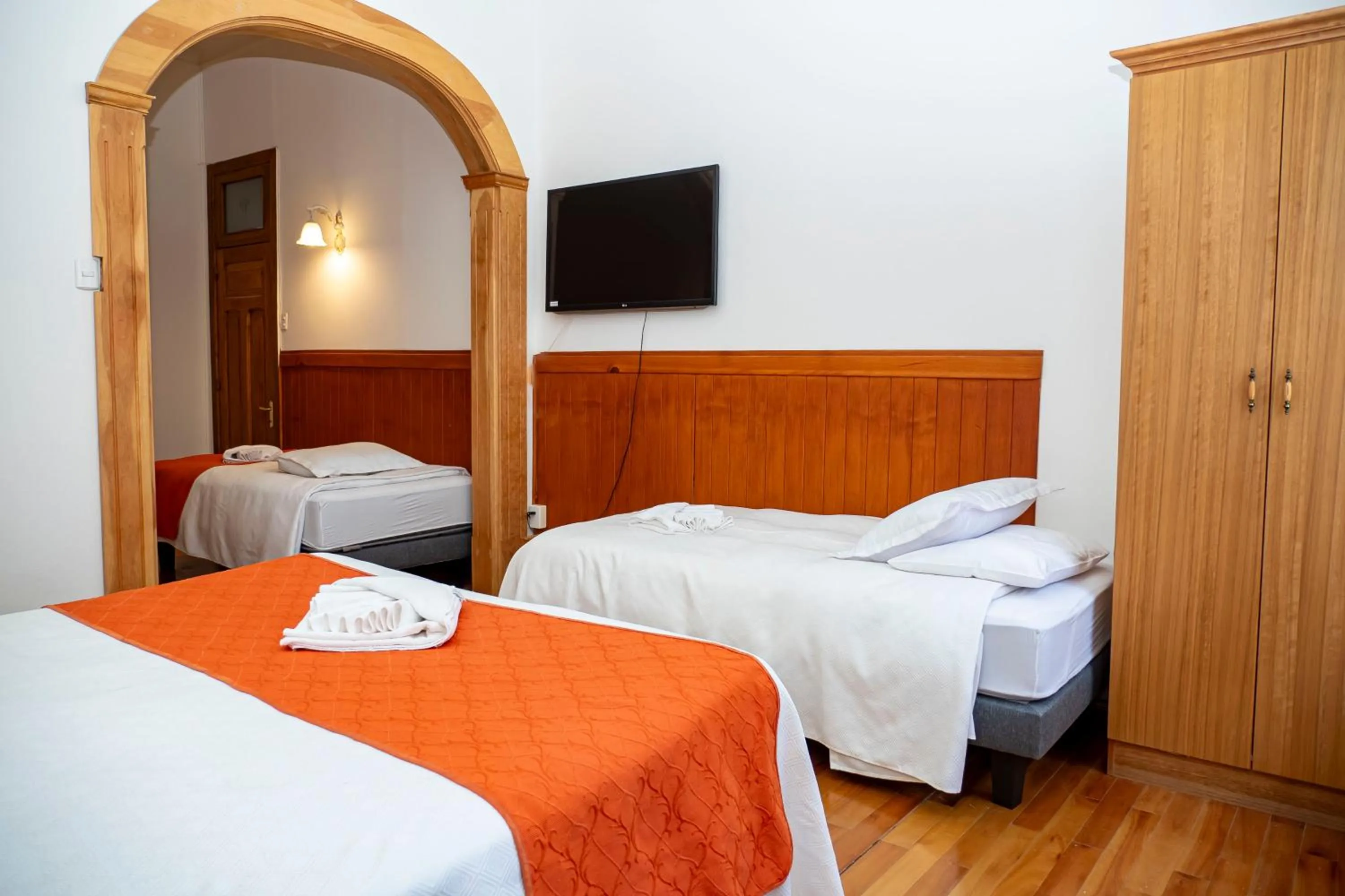 Bedroom, Bed in Hotel Plaza