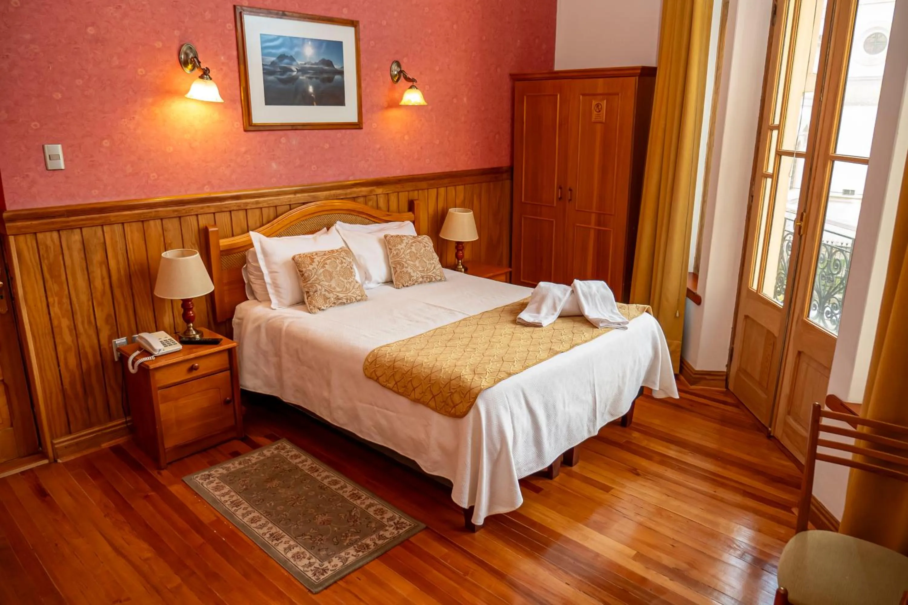 Bedroom, Bed in Hotel Plaza