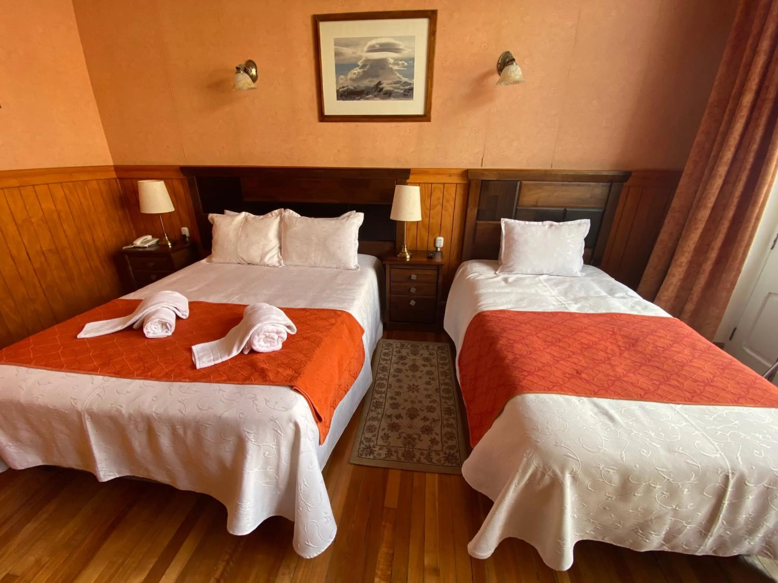 Bedroom, Bed in Hotel Plaza