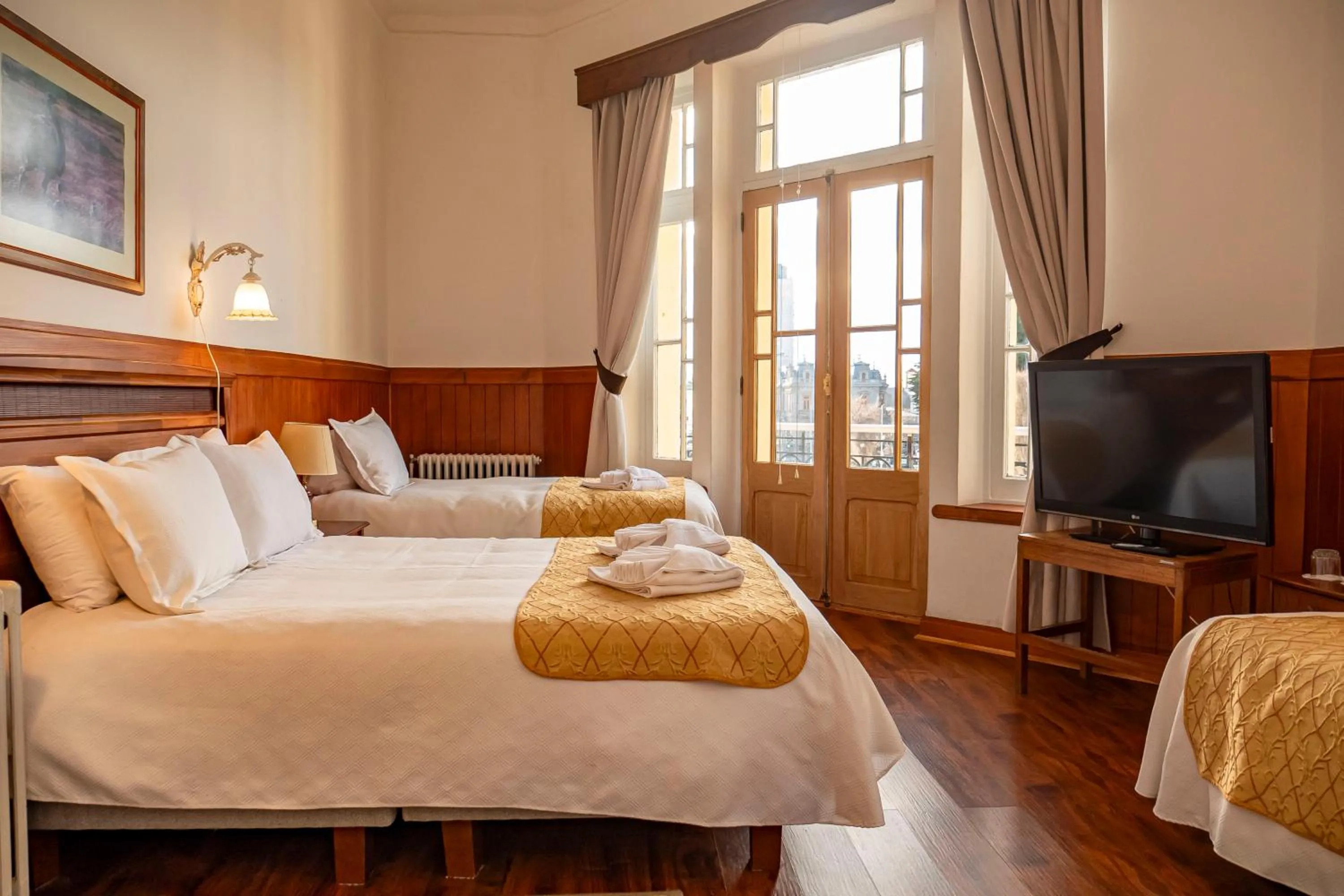 Bedroom, Bed in Hotel Plaza