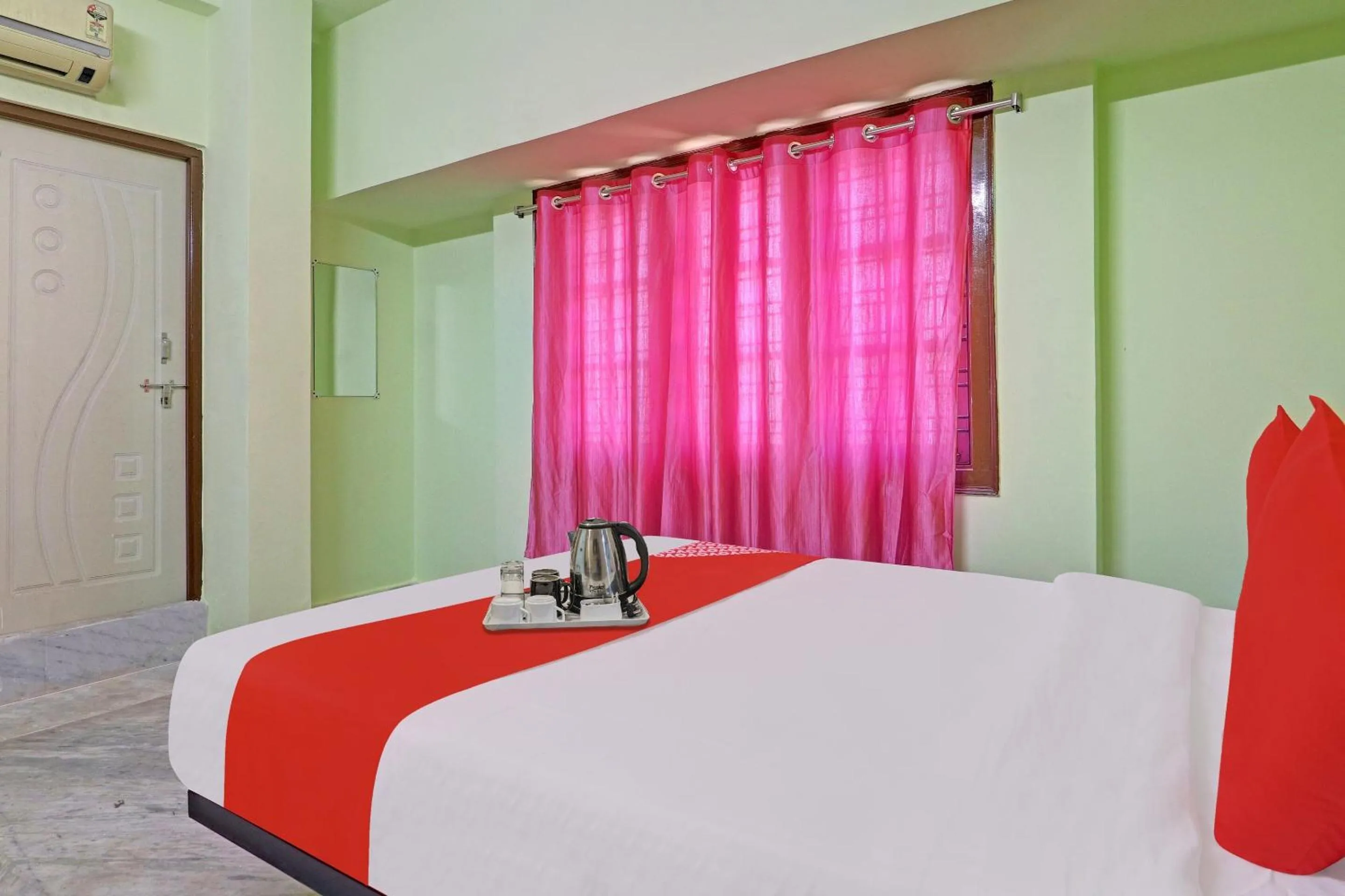 Bedroom, Bed in Hotel O Ss Delight